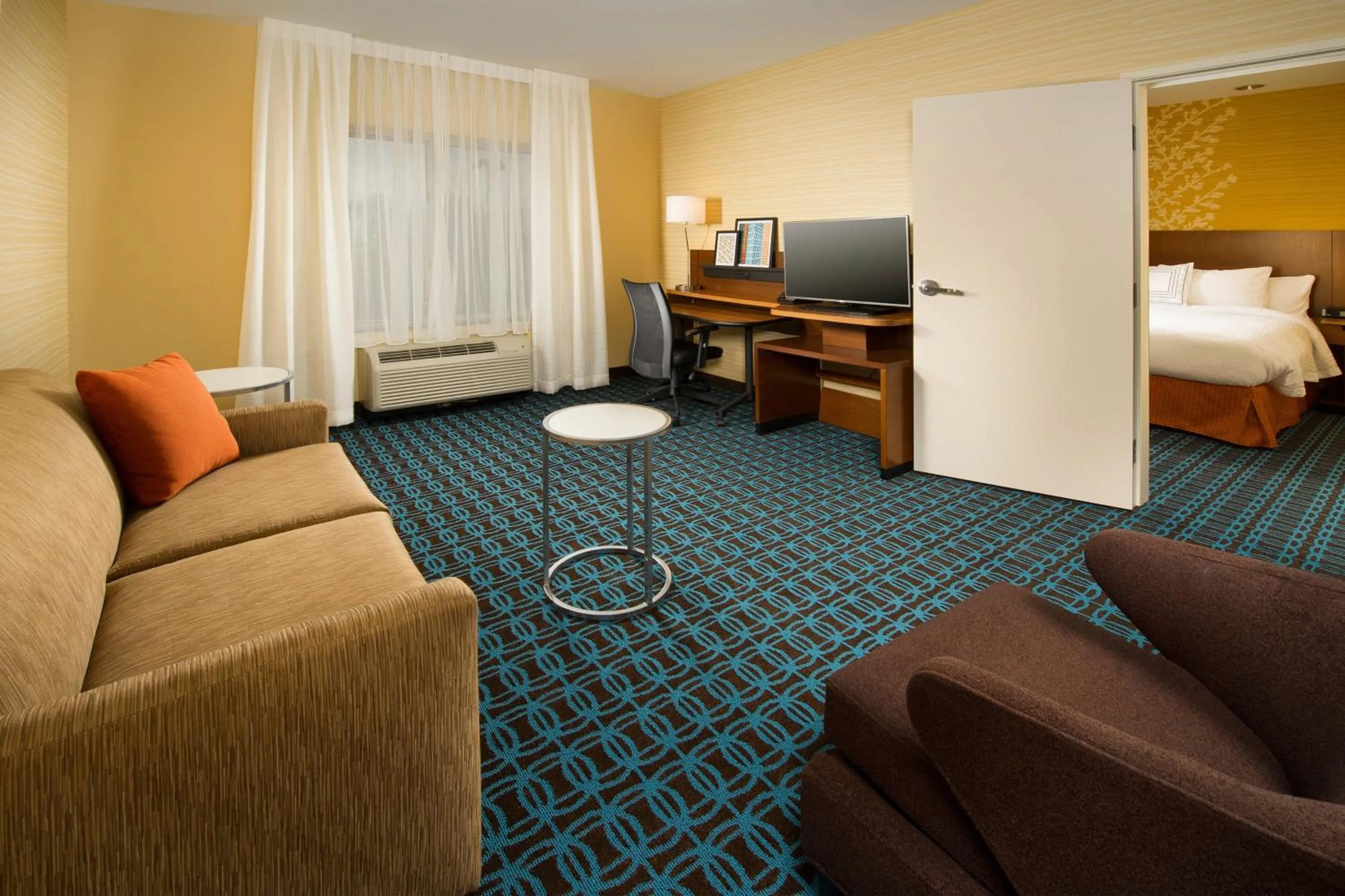 Photo of the whole room, Bed in Fairfield Inn & Suites by Marriott Arundel Mills BWI Airport