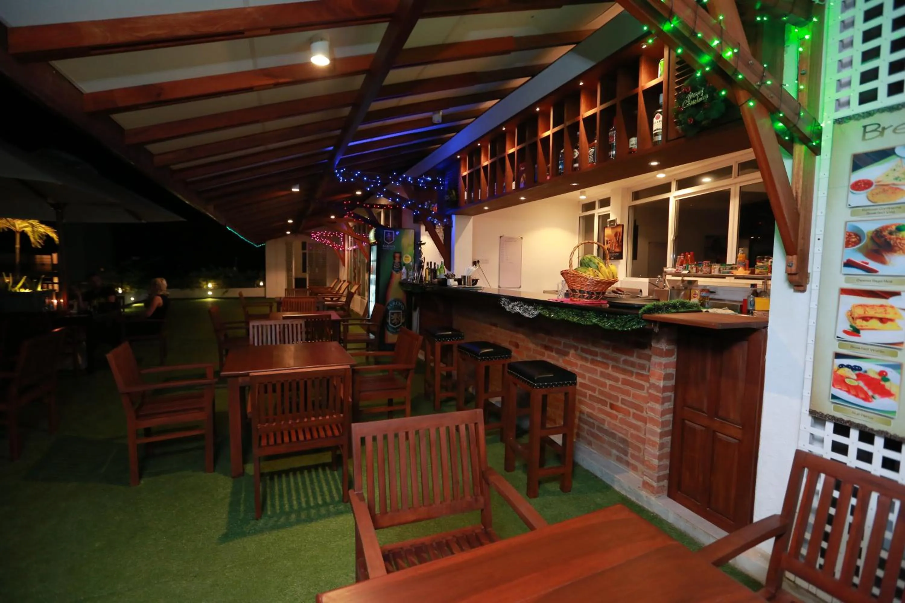 Lounge or bar in Refresh Hotel Hikkaduwa
