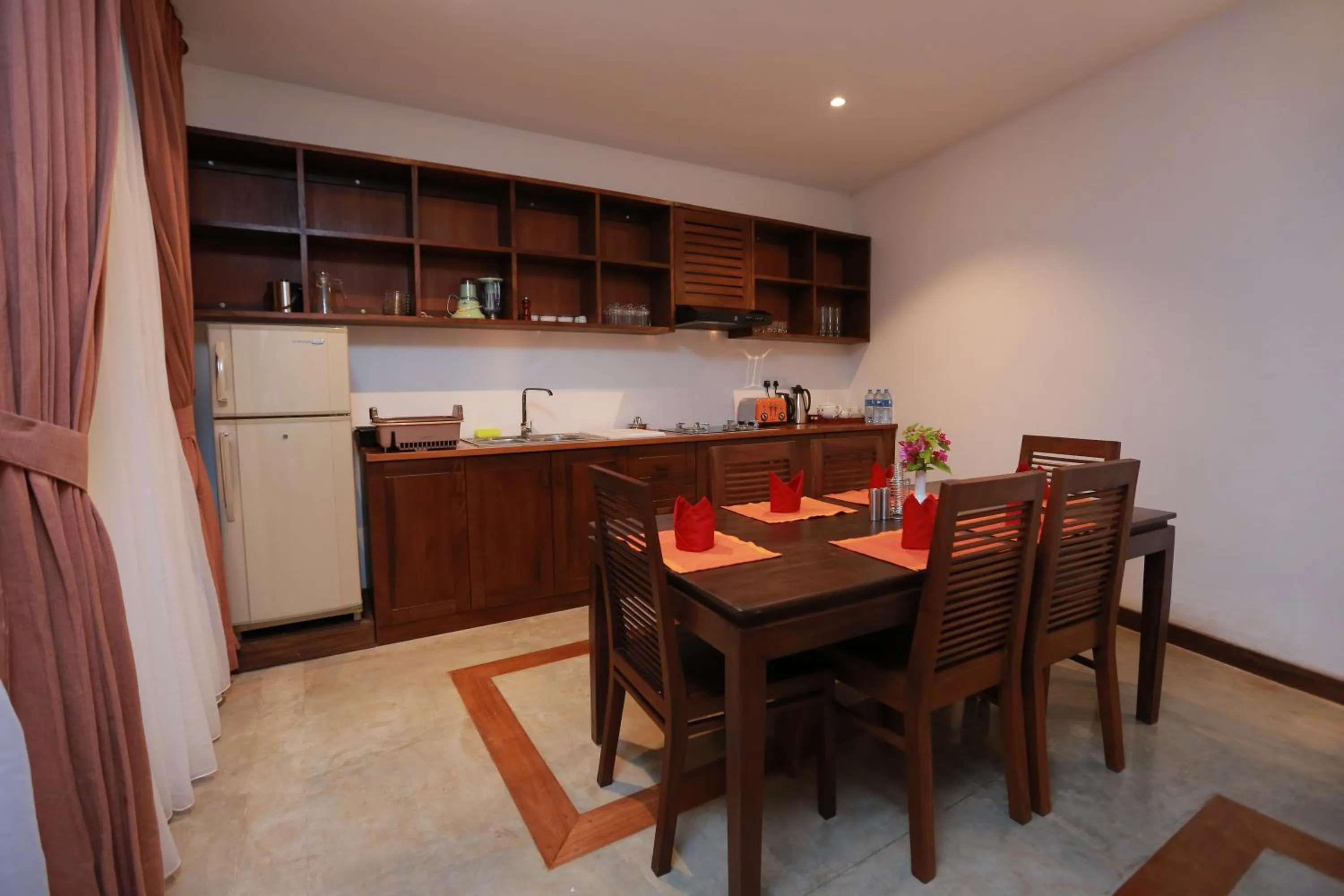 Kitchen or kitchenette in Refresh Hotel Hikkaduwa