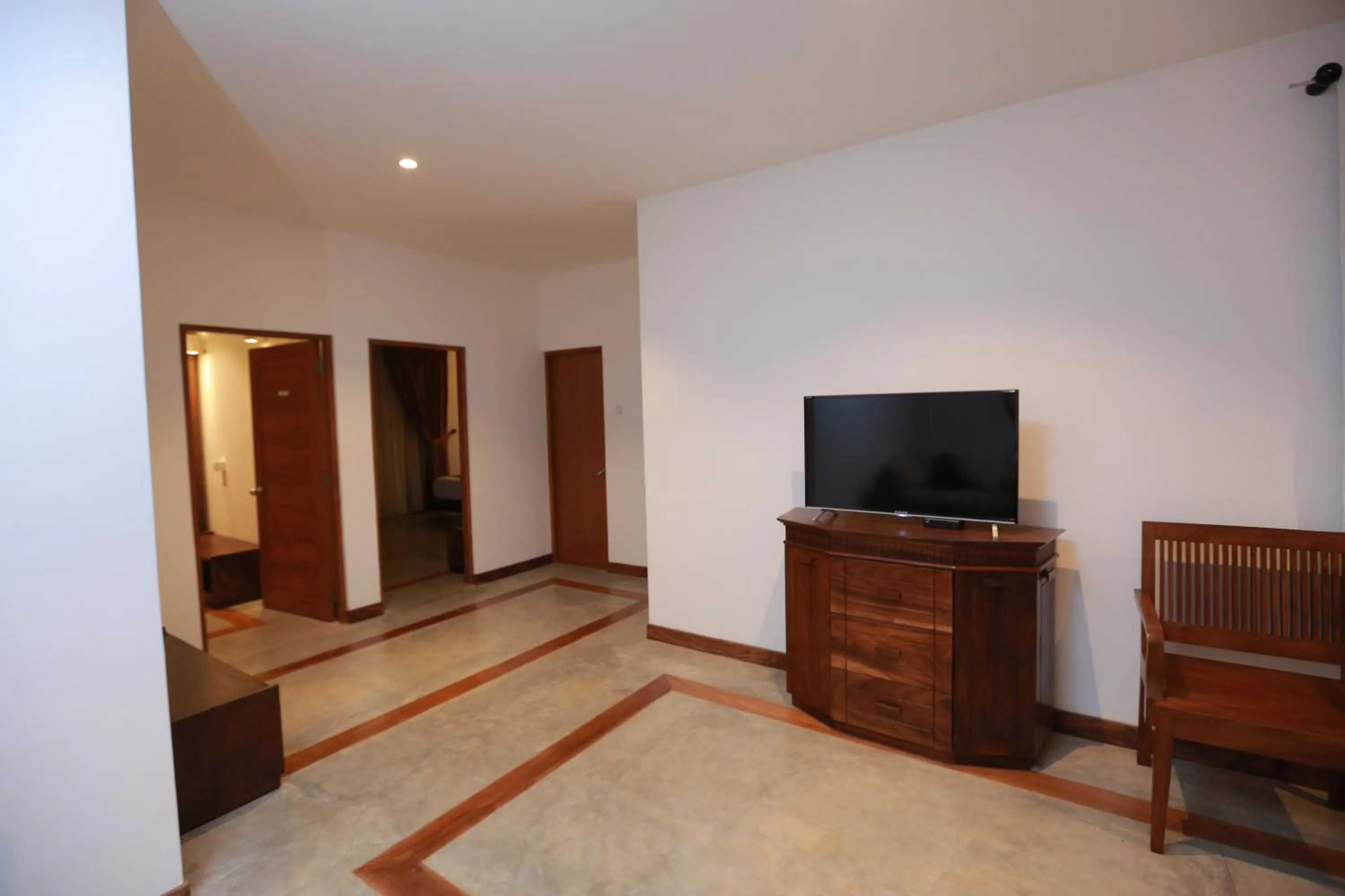 Communal lounge/ TV room in Refresh Hotel Hikkaduwa