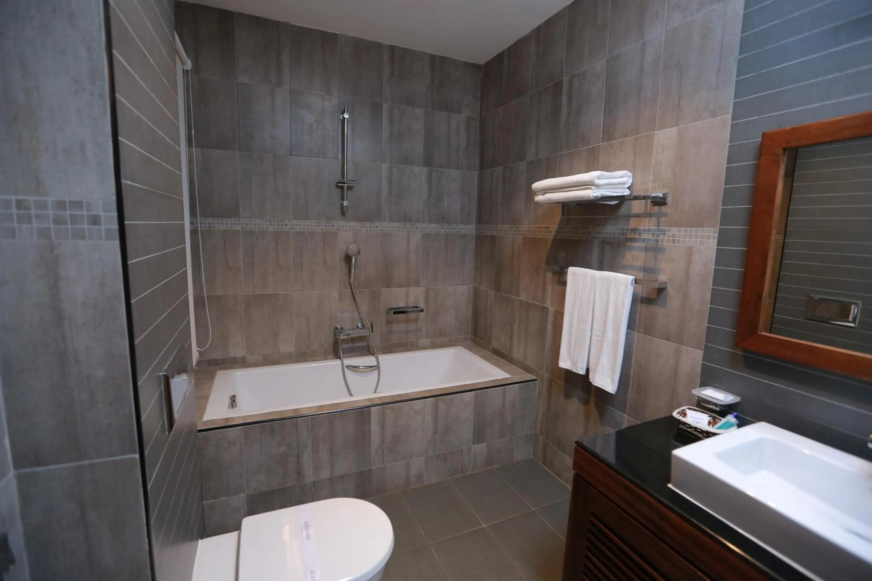 Shower in Refresh Hotel Hikkaduwa