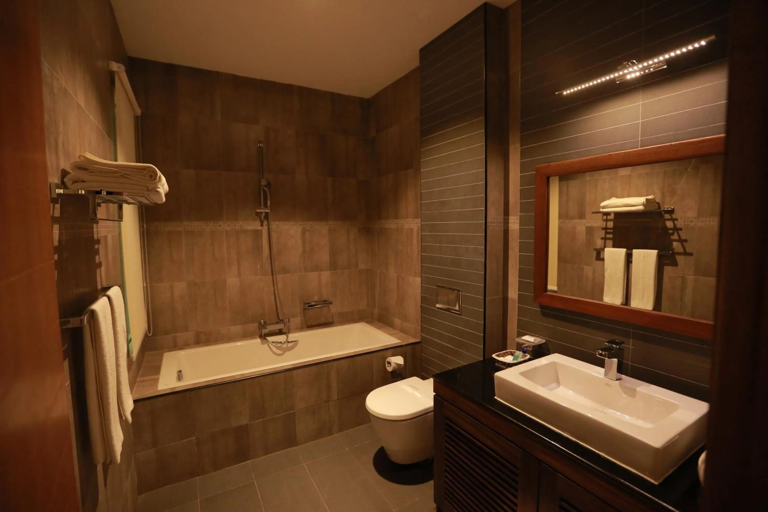 Shower in Refresh Hotel Hikkaduwa