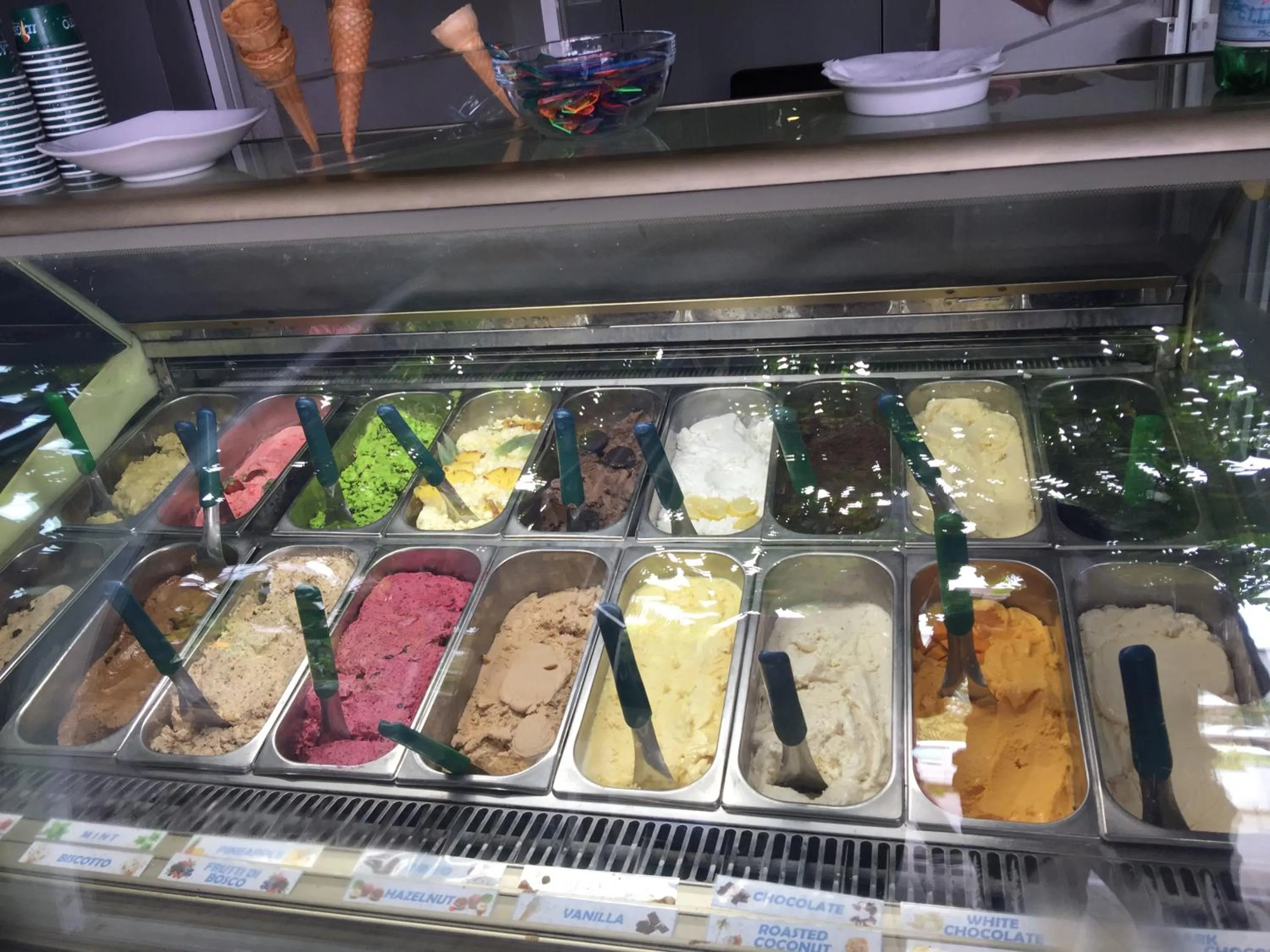 Restaurant/places to eat in Refresh Hotel Hikkaduwa