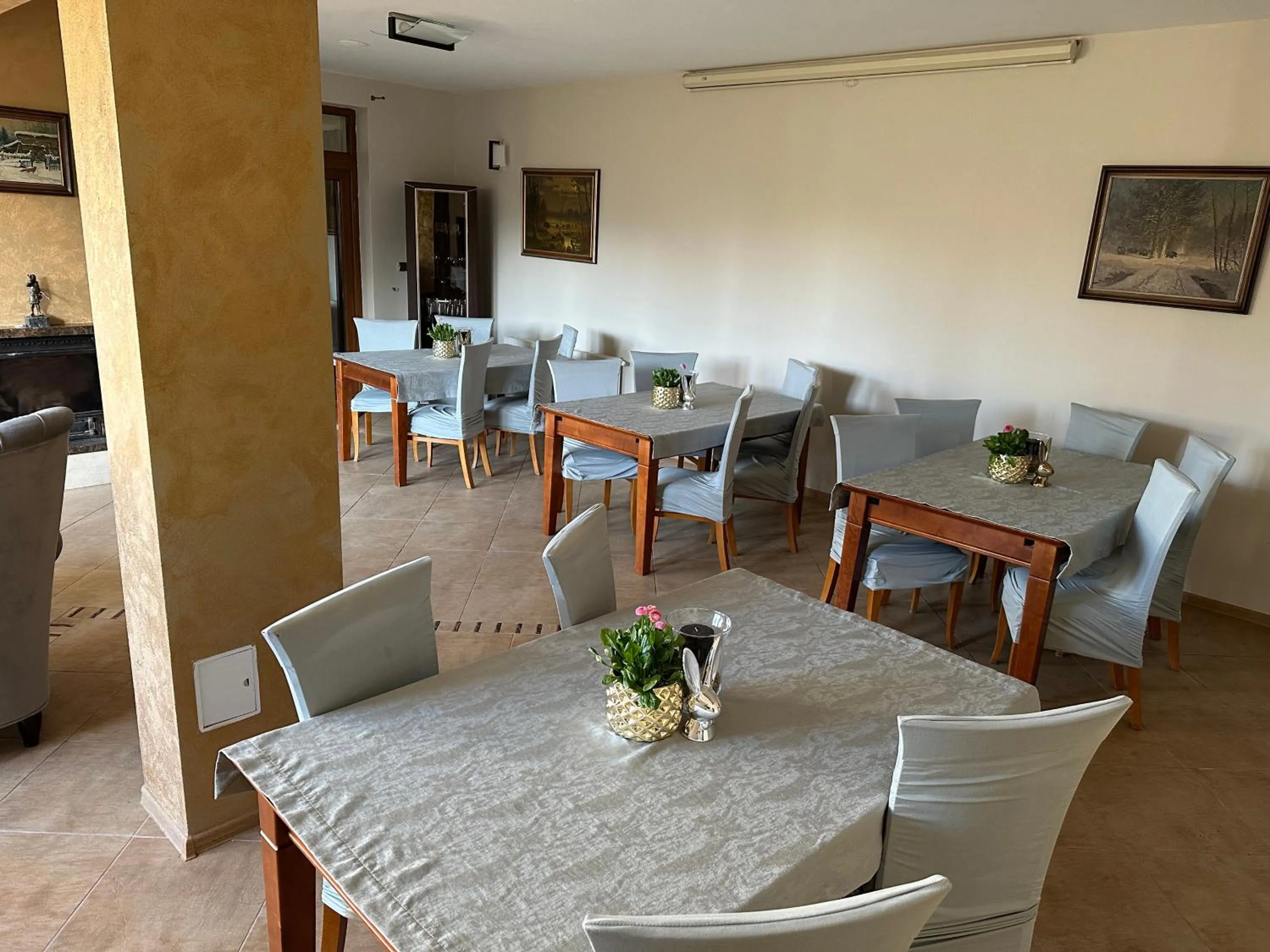 Dining area in Artemis