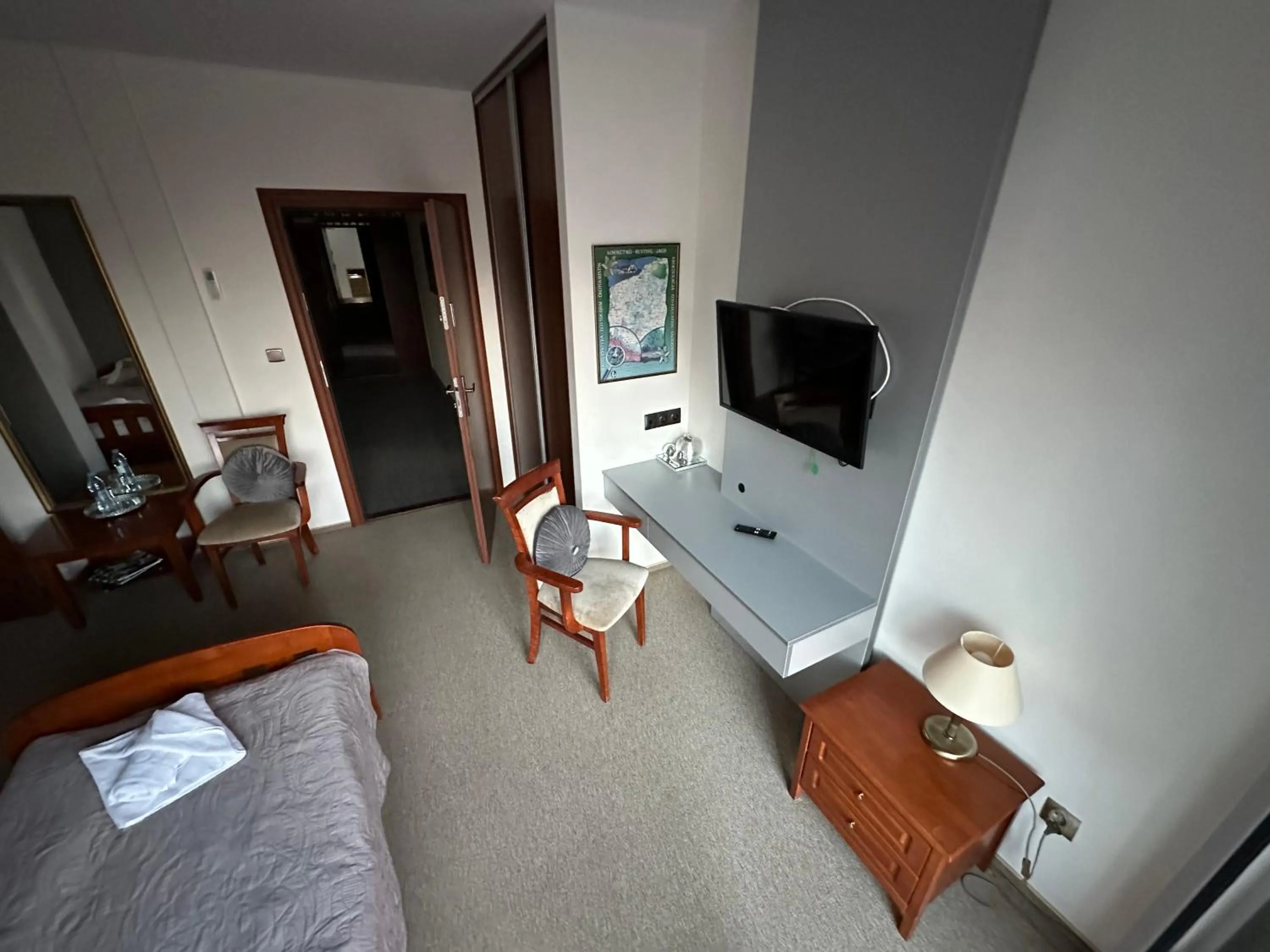 Photo of the whole room, Bed in Artemis