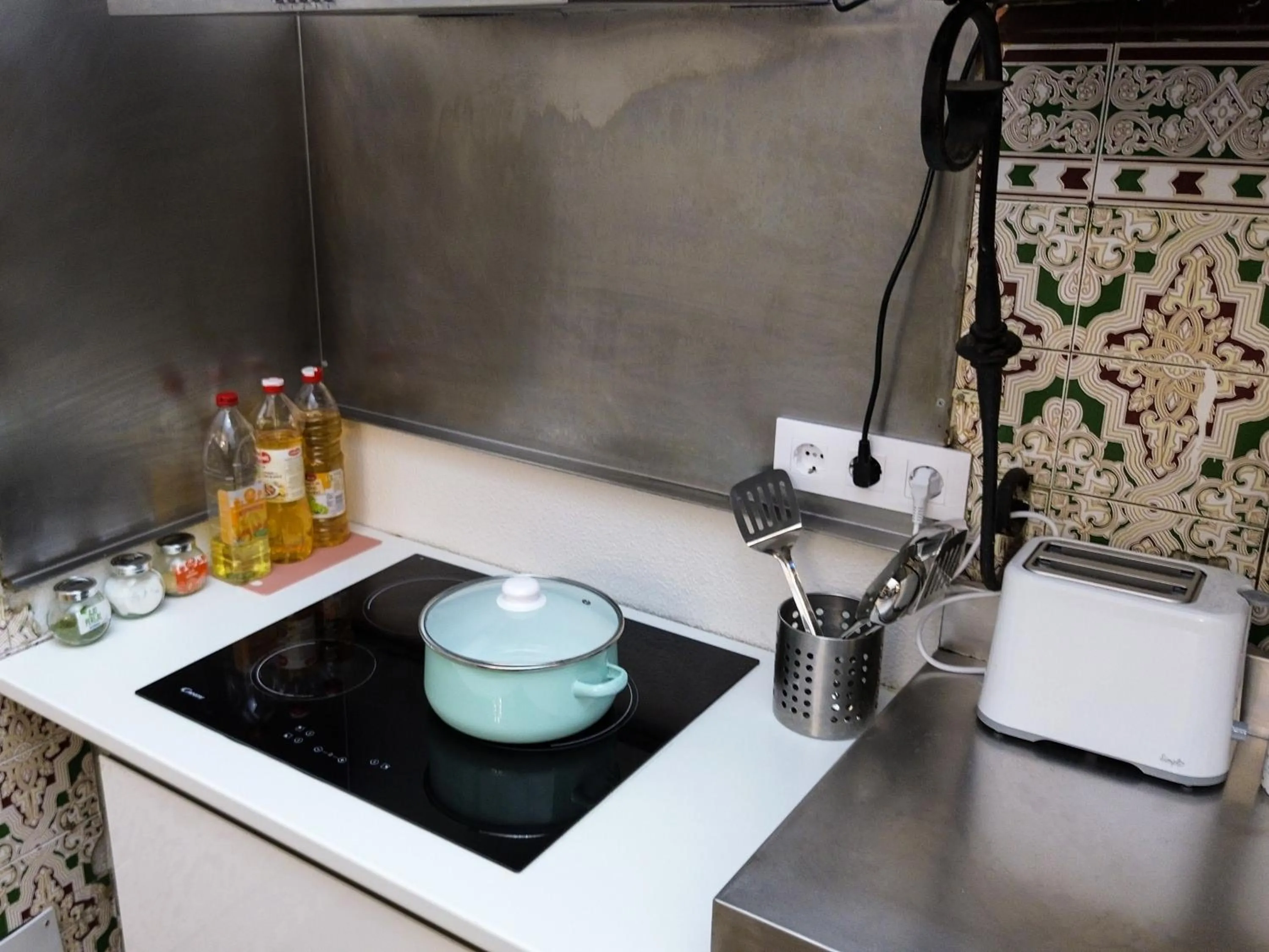 Communal kitchen in Alojamientos Valdecilla 3000