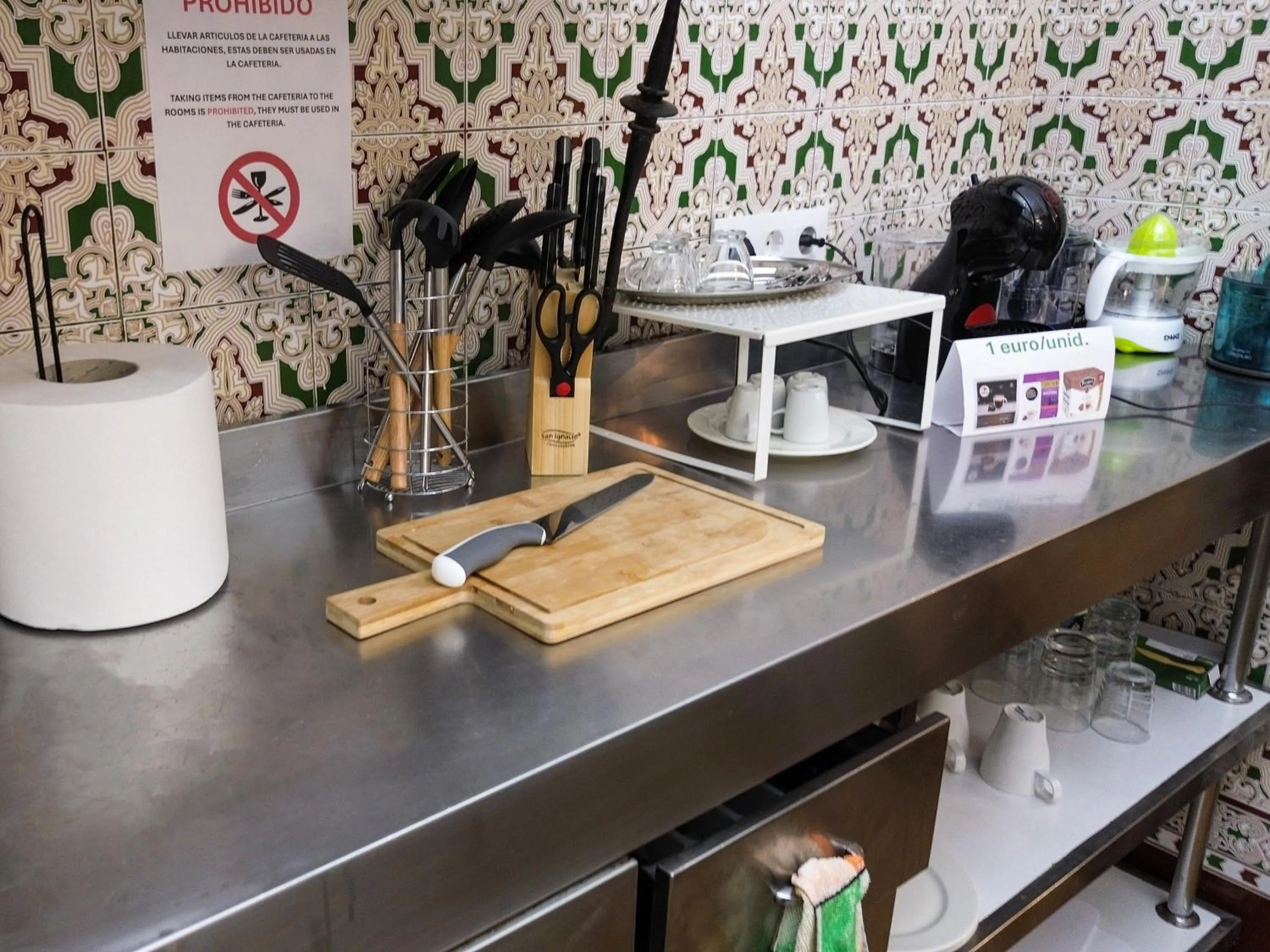 Communal kitchen in Alojamientos Valdecilla 3000