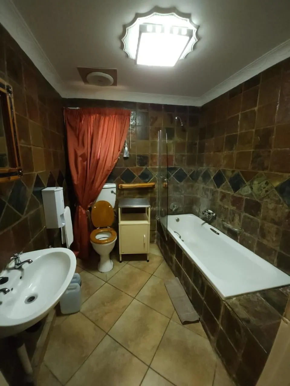 Shower in Rusplek Guesthouse and Conference Centre