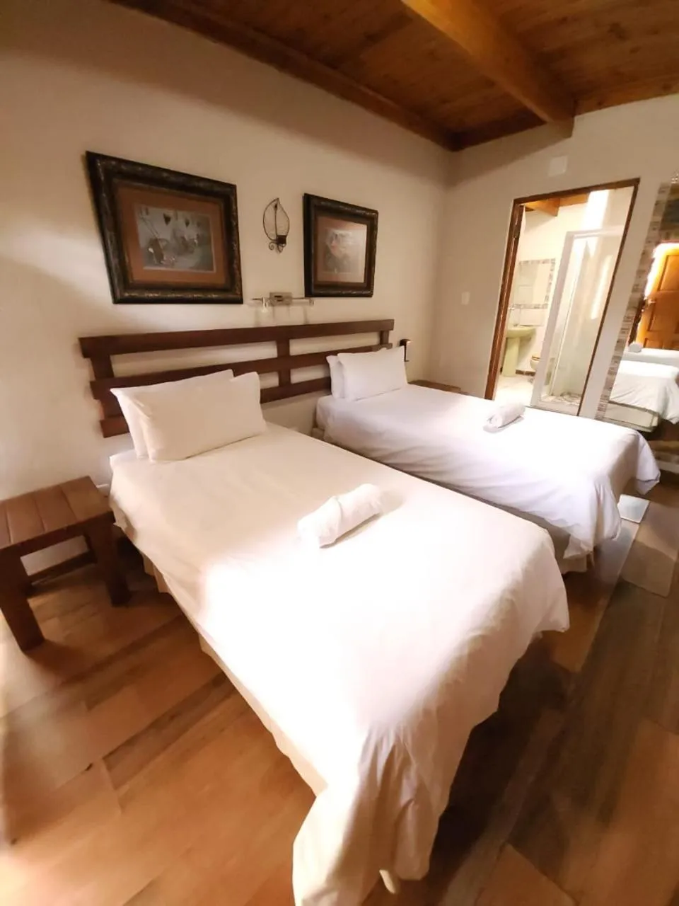 Shower, Bed in Rusplek Guesthouse and Conference Centre