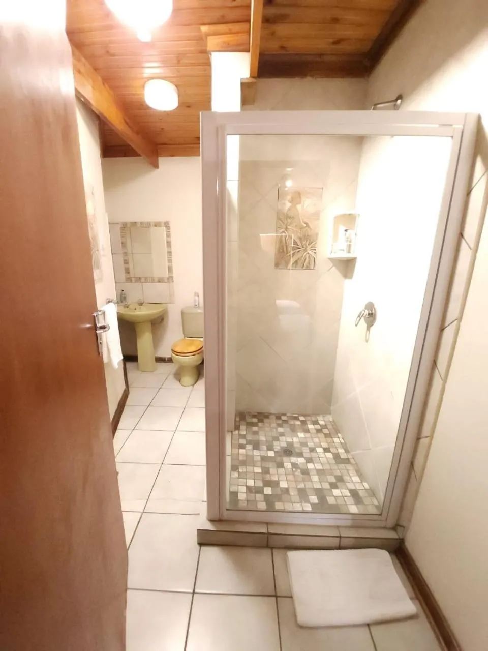 Shower in Rusplek Guesthouse and Conference Centre