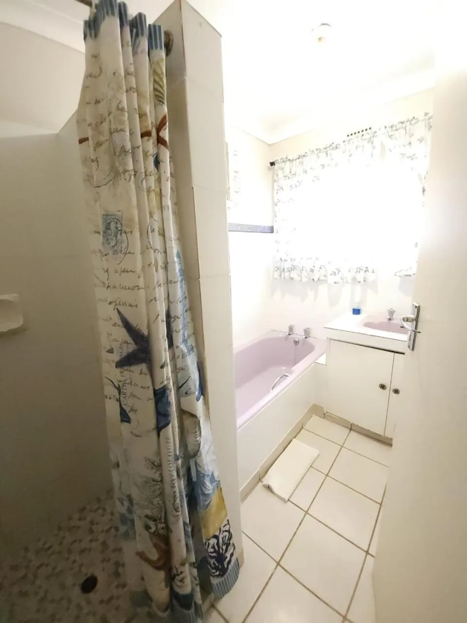 Shower in Rusplek Guesthouse and Conference Centre