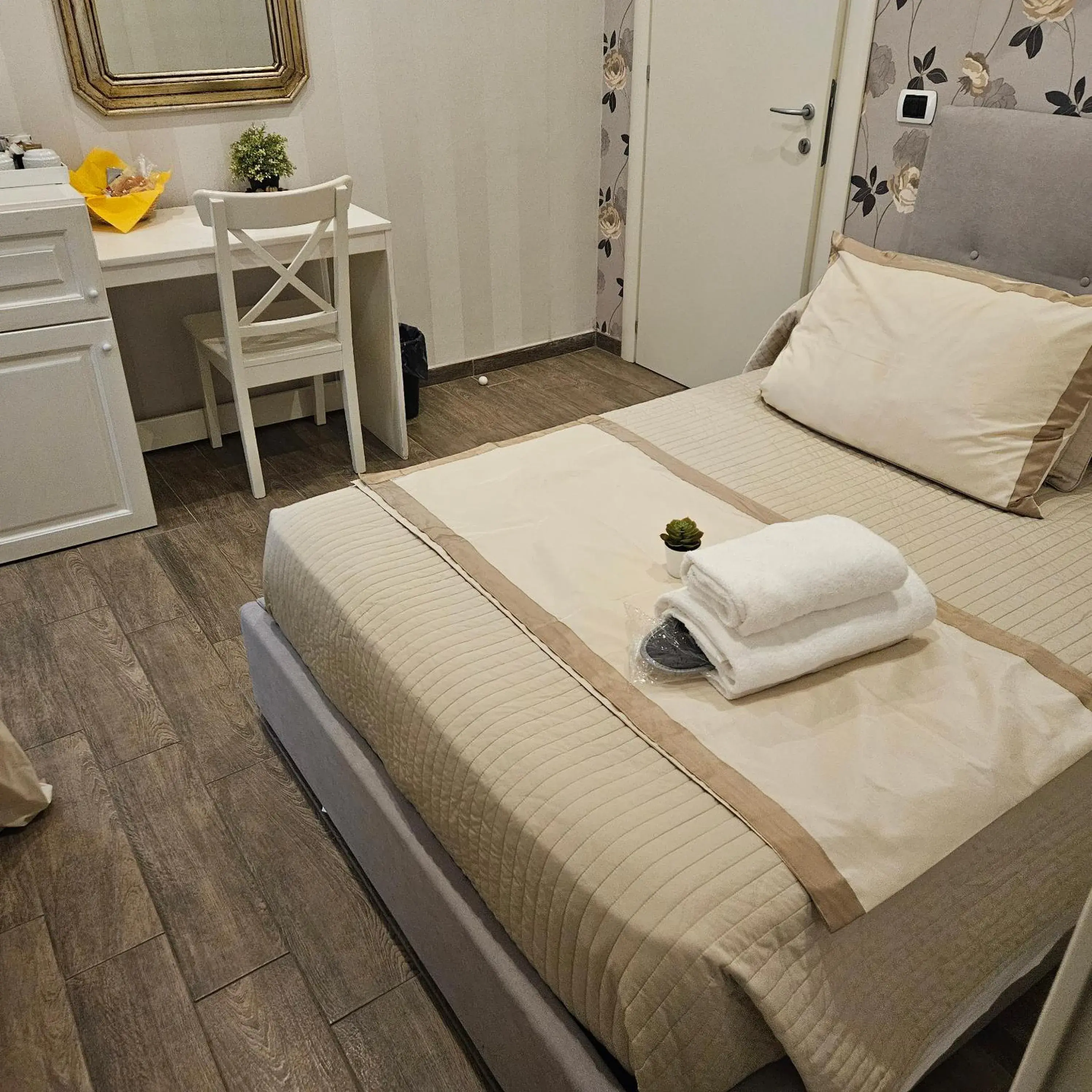 Single Room with Private External Bathroom in Locanda di Mosconi Single Room with Private External Bathroom in Locanda di Mosconi