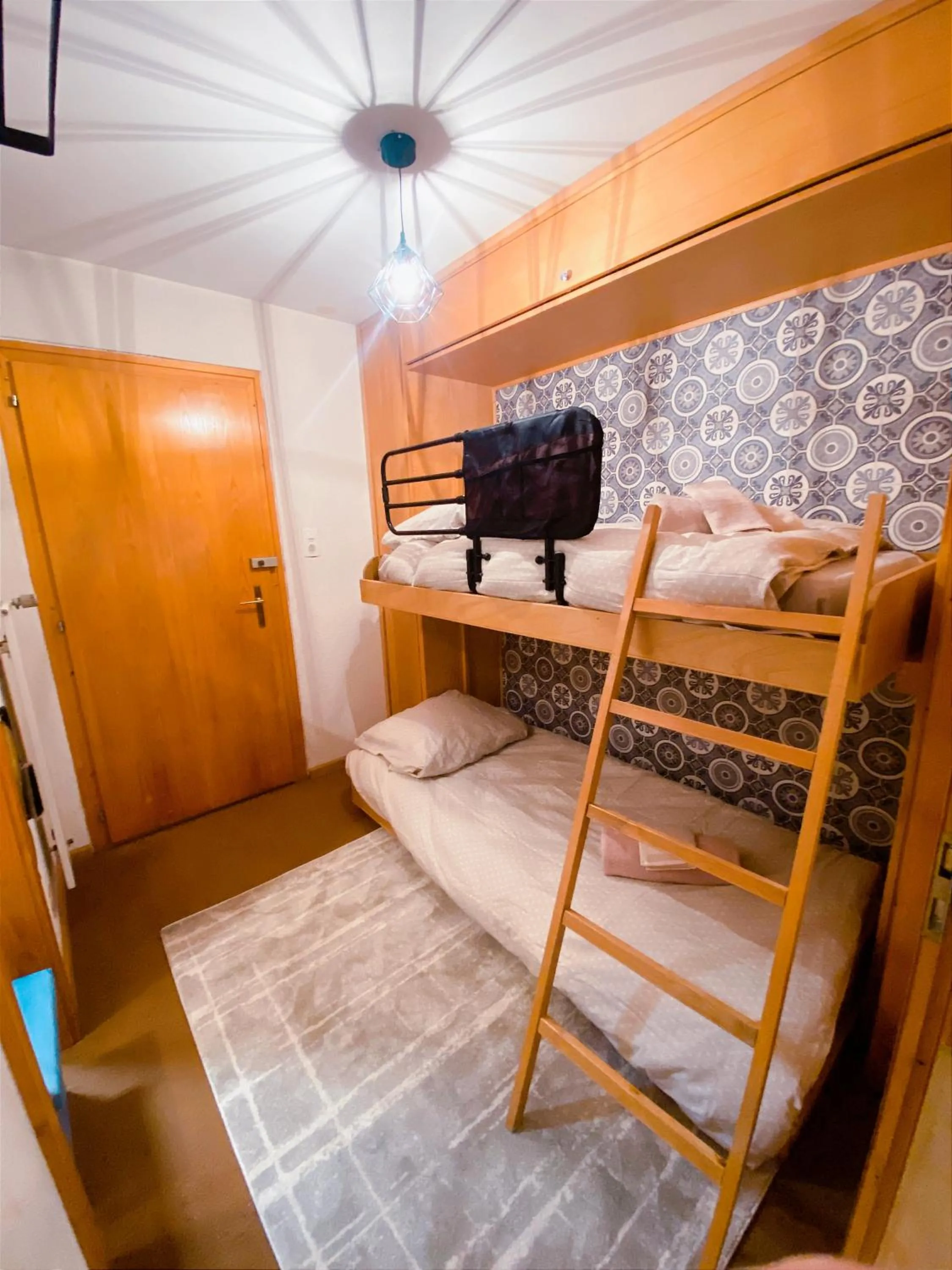 Bed in Appartement central Free Parking