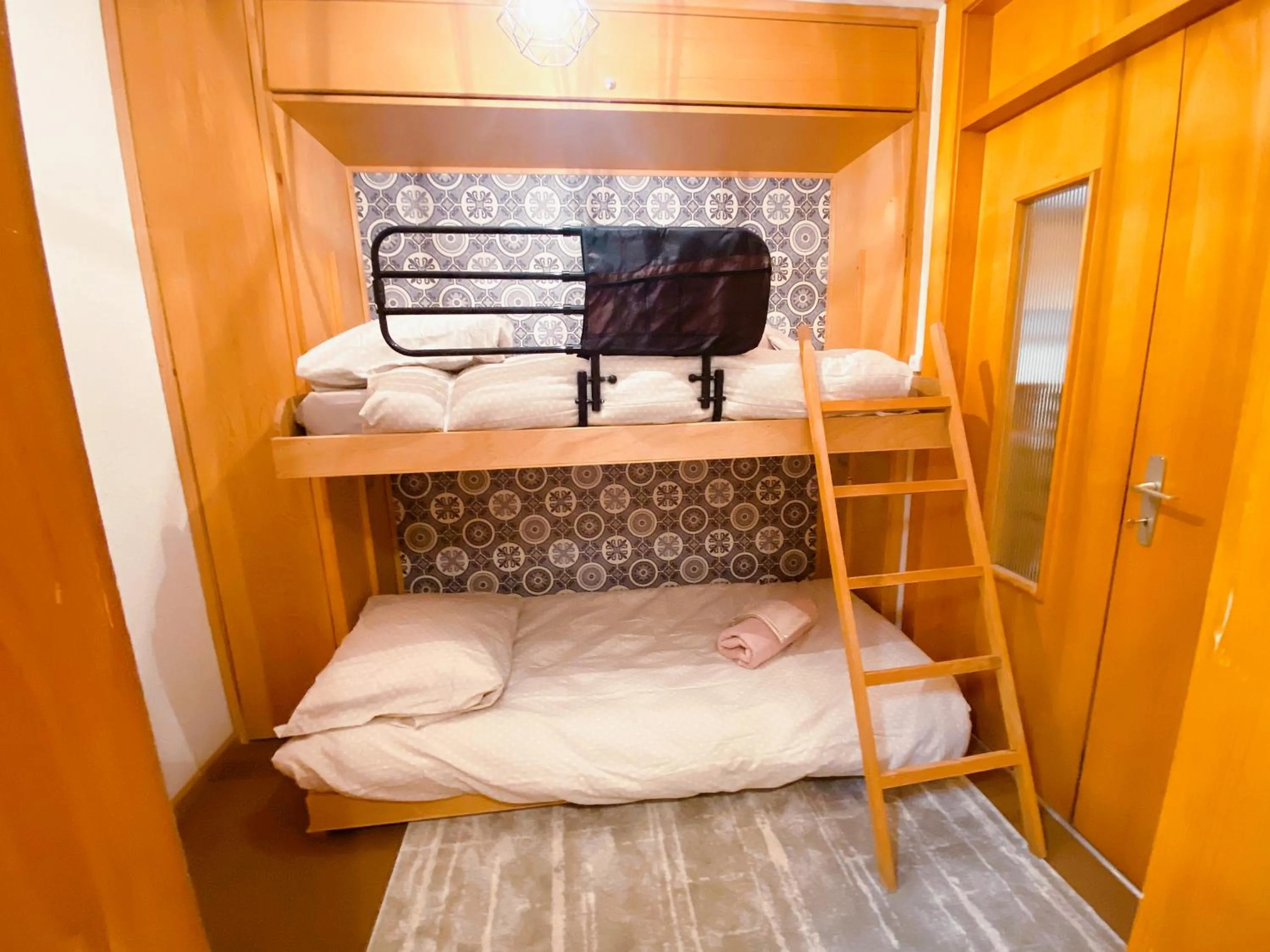 Bed in Appartement central Free Parking