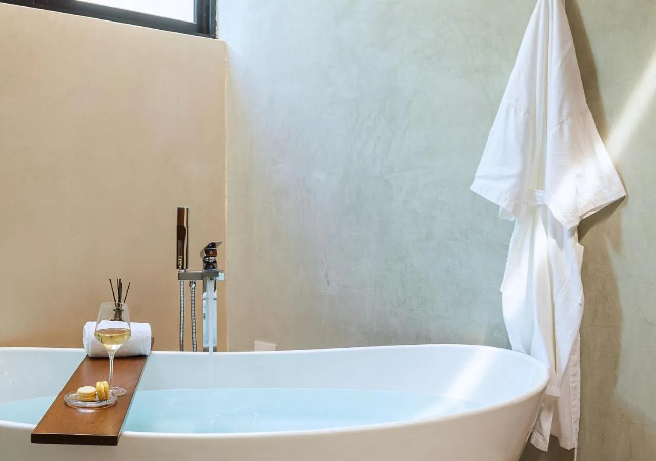 Bath in Adoro Hotel Boutique