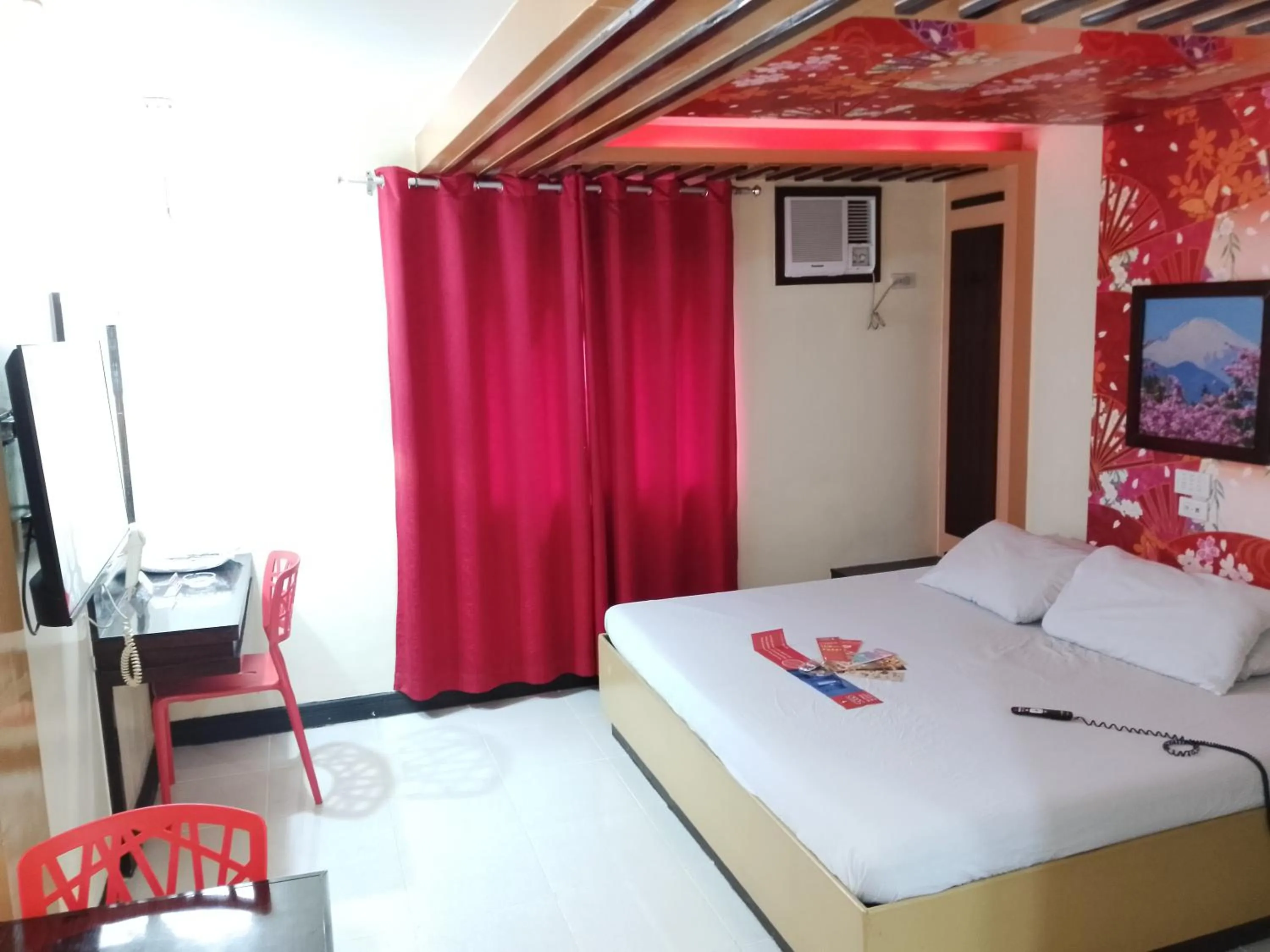 Bedroom, Bed in Hotel Sogo - EDSA, Pasay Harrison