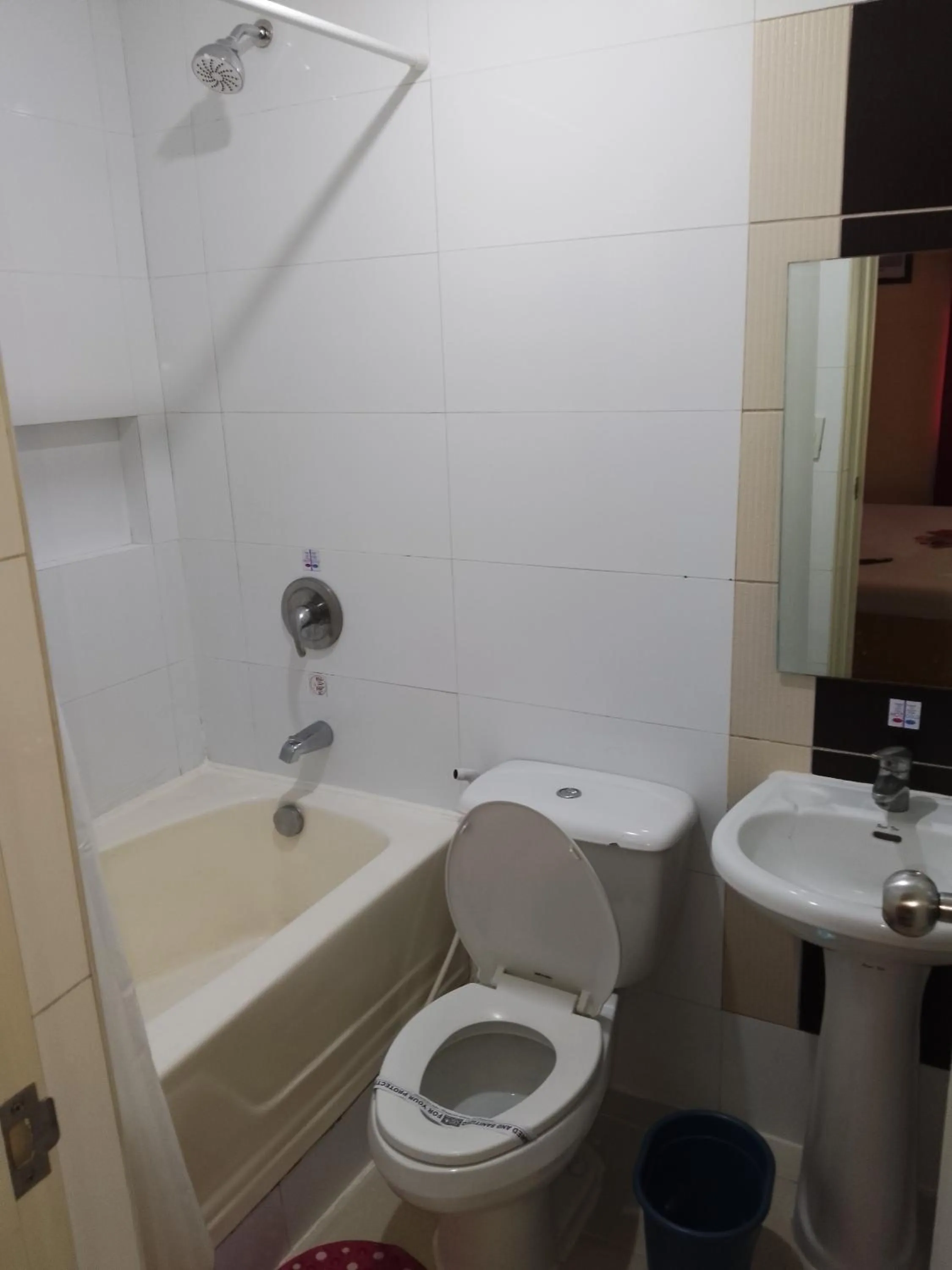 Bath in Hotel Sogo - EDSA, Pasay Harrison