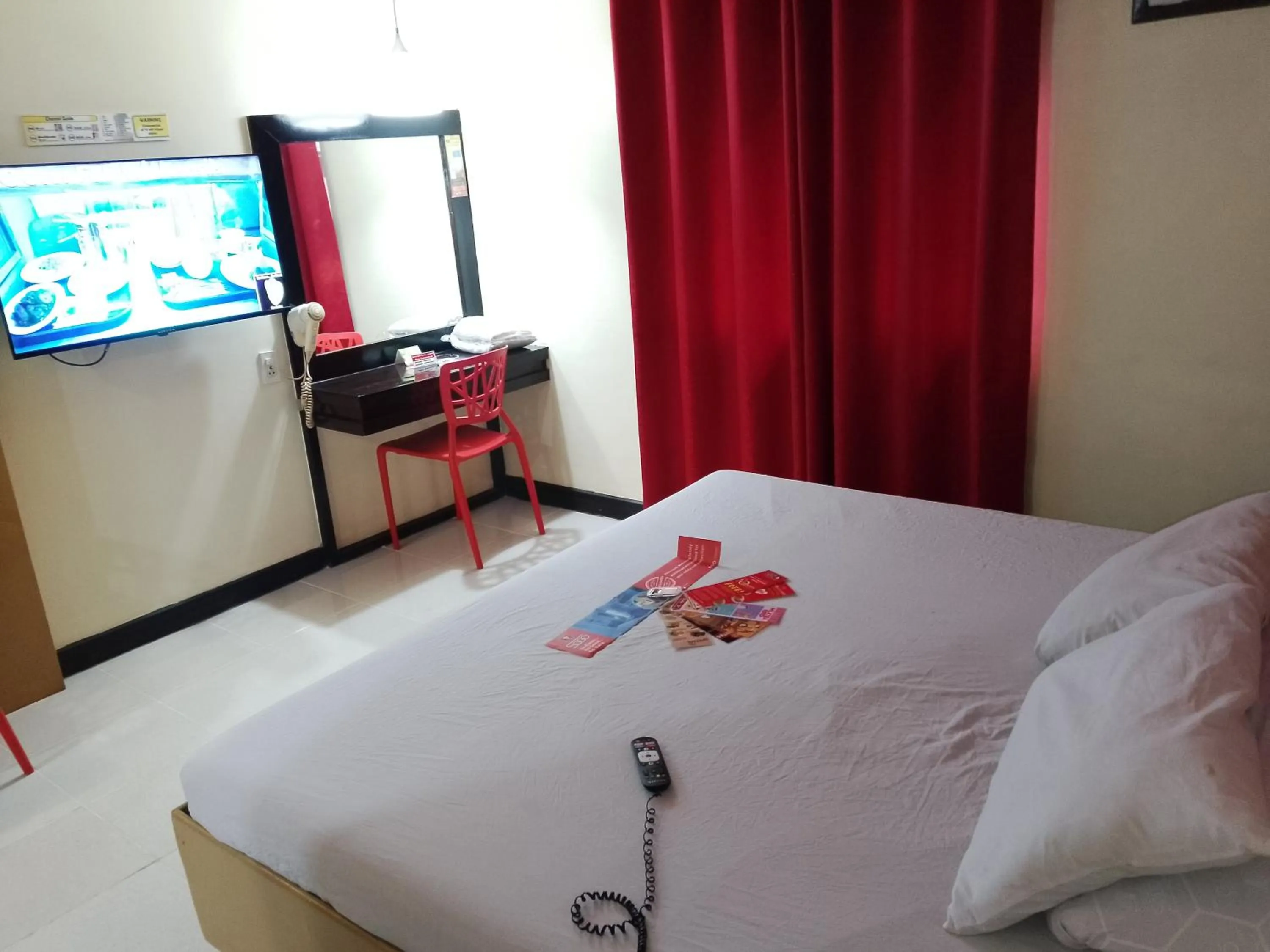 Bedroom, Bed in Hotel Sogo - EDSA, Pasay Harrison