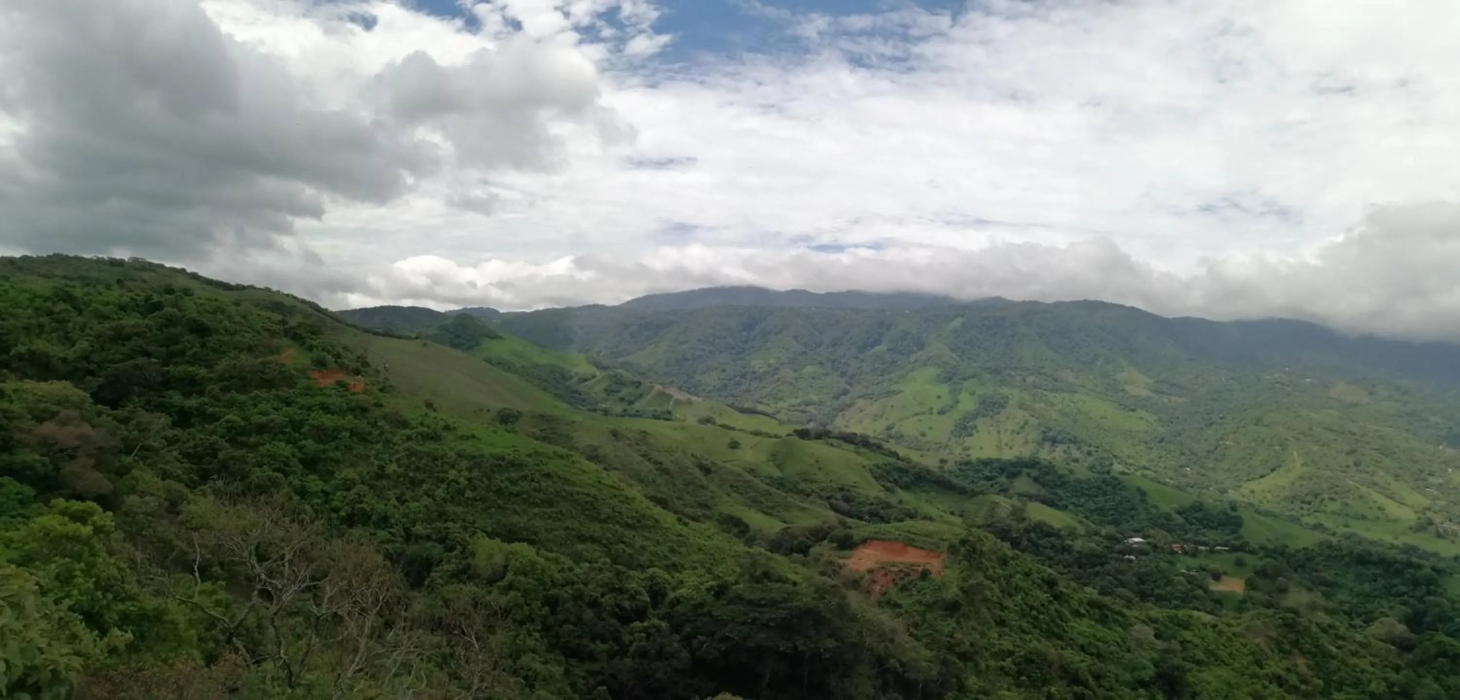 Natural landscape in Monte Los Lirios Lodge