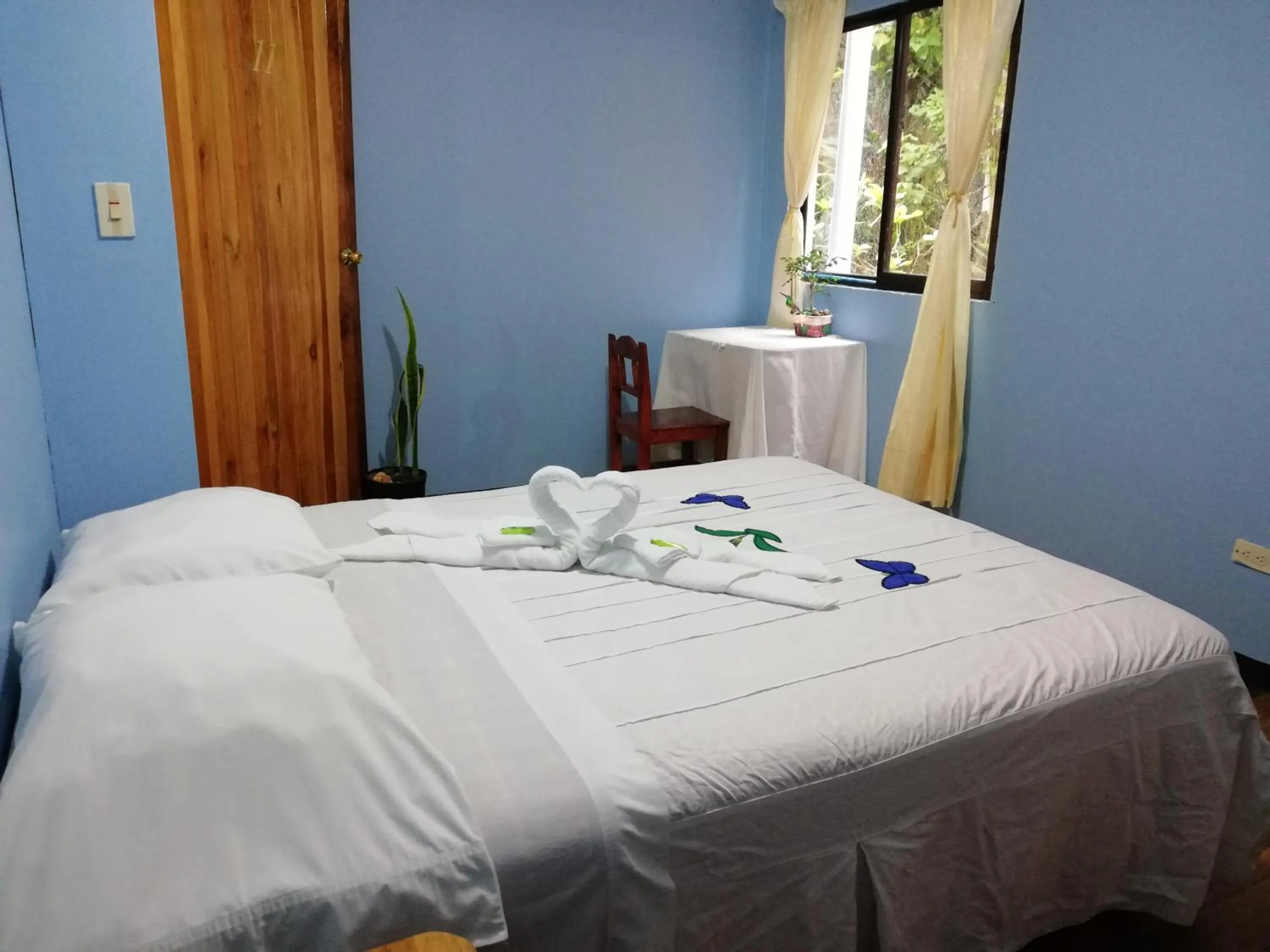 Photo of the whole room, Bed in Monte Los Lirios Lodge