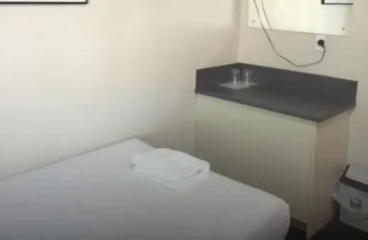 Twin Room with Shared Bathroom in Stag Park Accommodation Twin Room with Shared Bathroom in Stag Park Accommodation