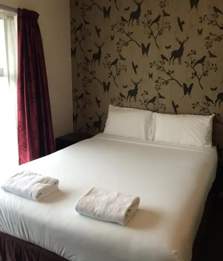 Standard Double Room with Shared Bathroom in Stag Park Accommodation Standard Double Room with Shared Bathroom in Stag Park Accommodation