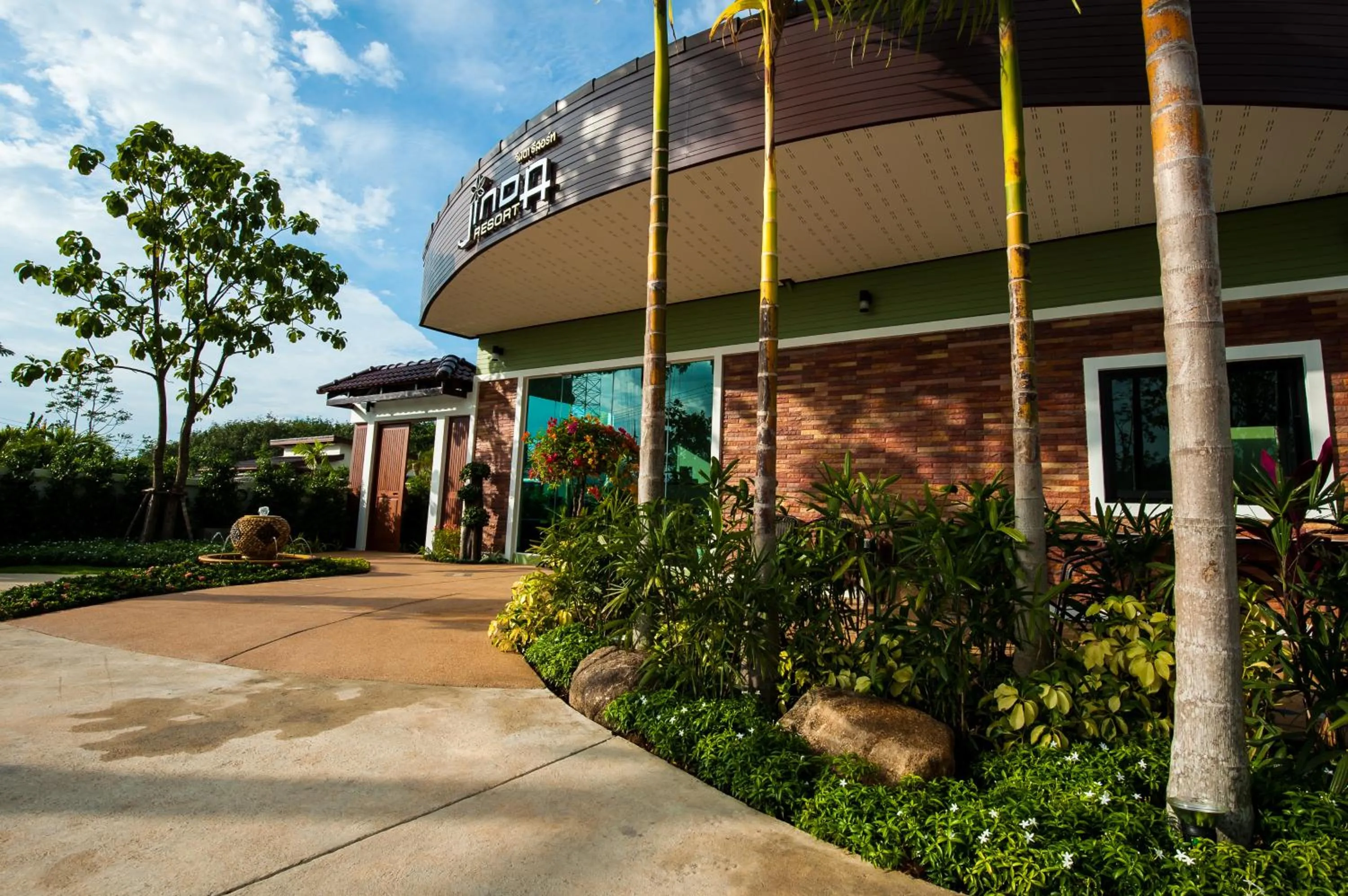 Facade/entrance in Jinda Resort