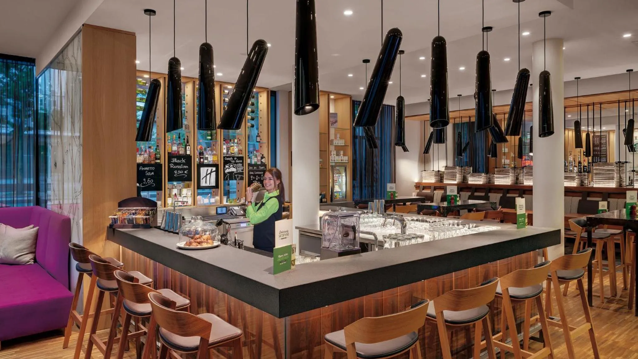 Lounge or bar in Holiday Inn Frankfurt - Alte Oper by IHG