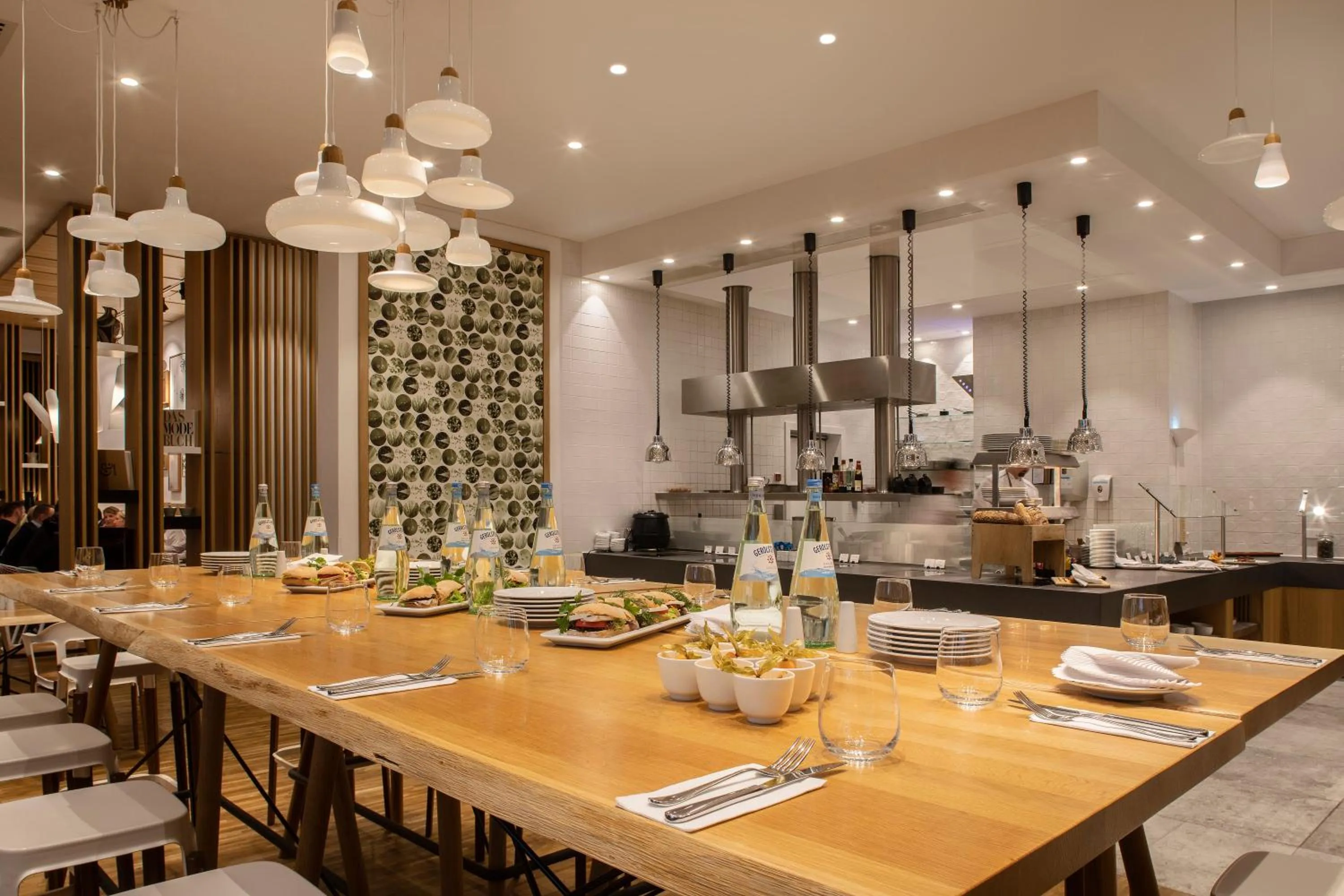 Restaurant/places to eat in Holiday Inn Frankfurt - Alte Oper by IHG