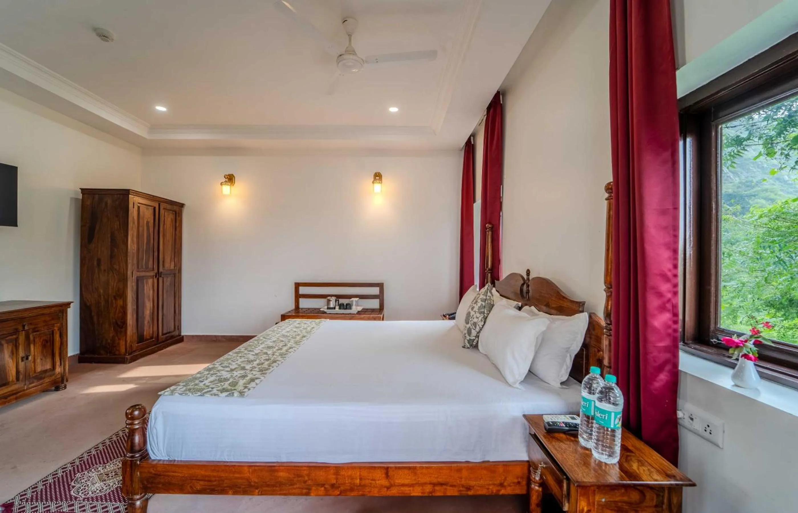 Photo of the whole room, Bed in Fort Khawa Palace and Resort