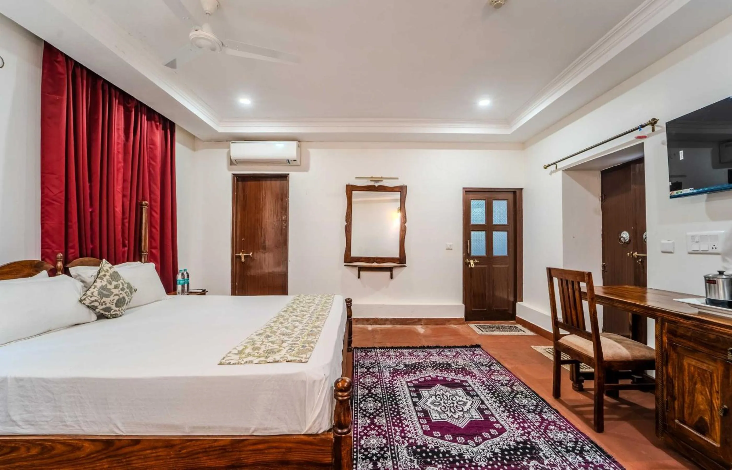 Photo of the whole room, Bed in Fort Khawa Palace and Resort