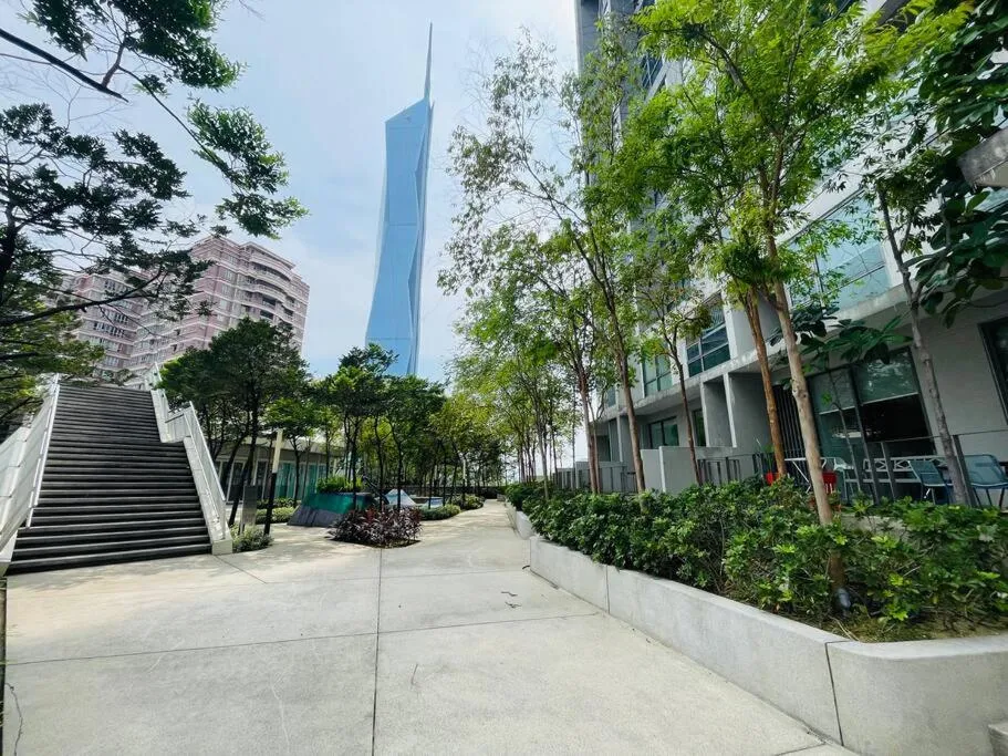 Day in The Robertson Bukit Bintang by DeUrban