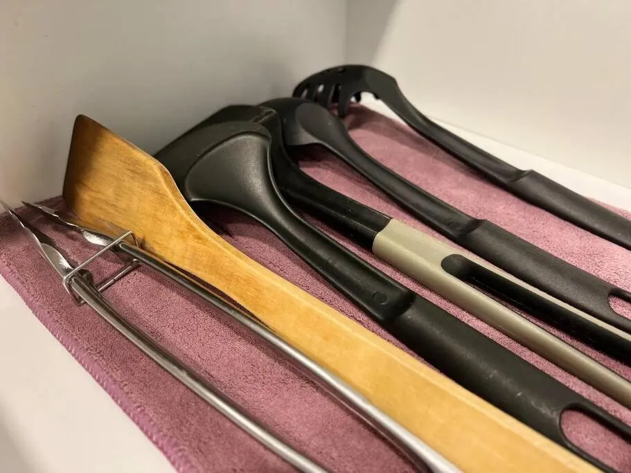 Kitchen or kitchenette in The Robertson Bukit Bintang by DeUrban