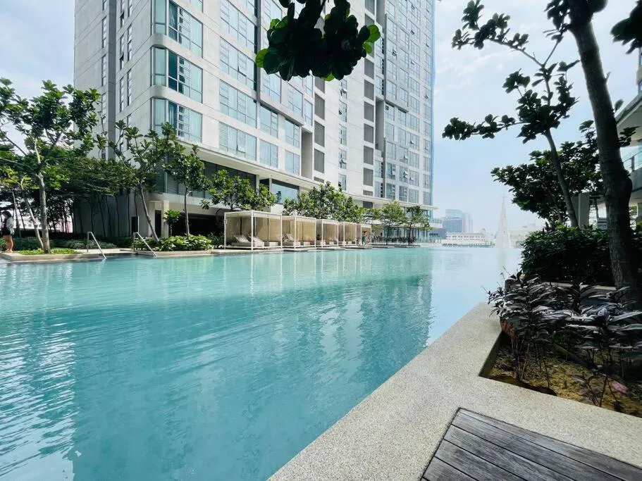Swimming pool in The Robertson Bukit Bintang by DeUrban