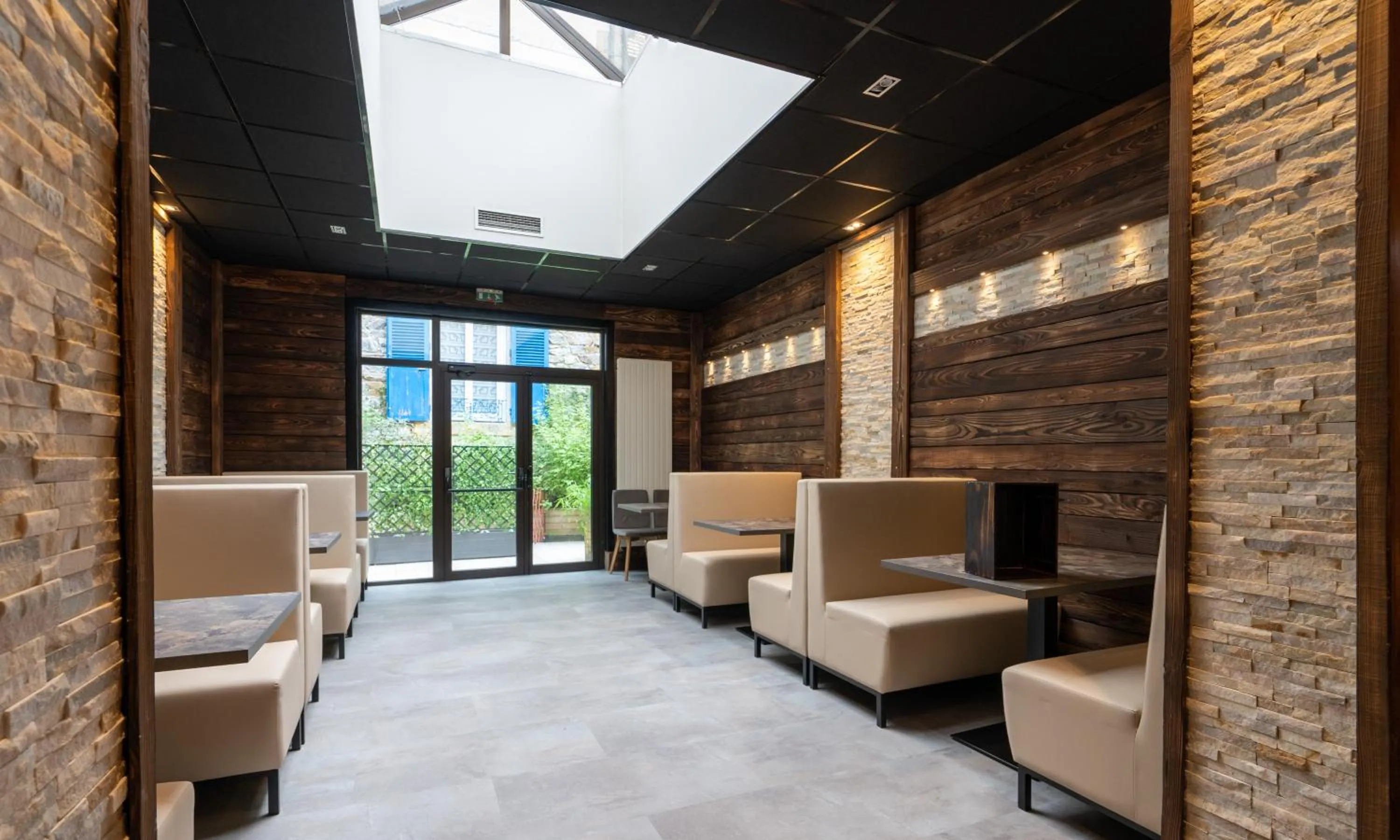 Restaurant/places to eat in Le Genève