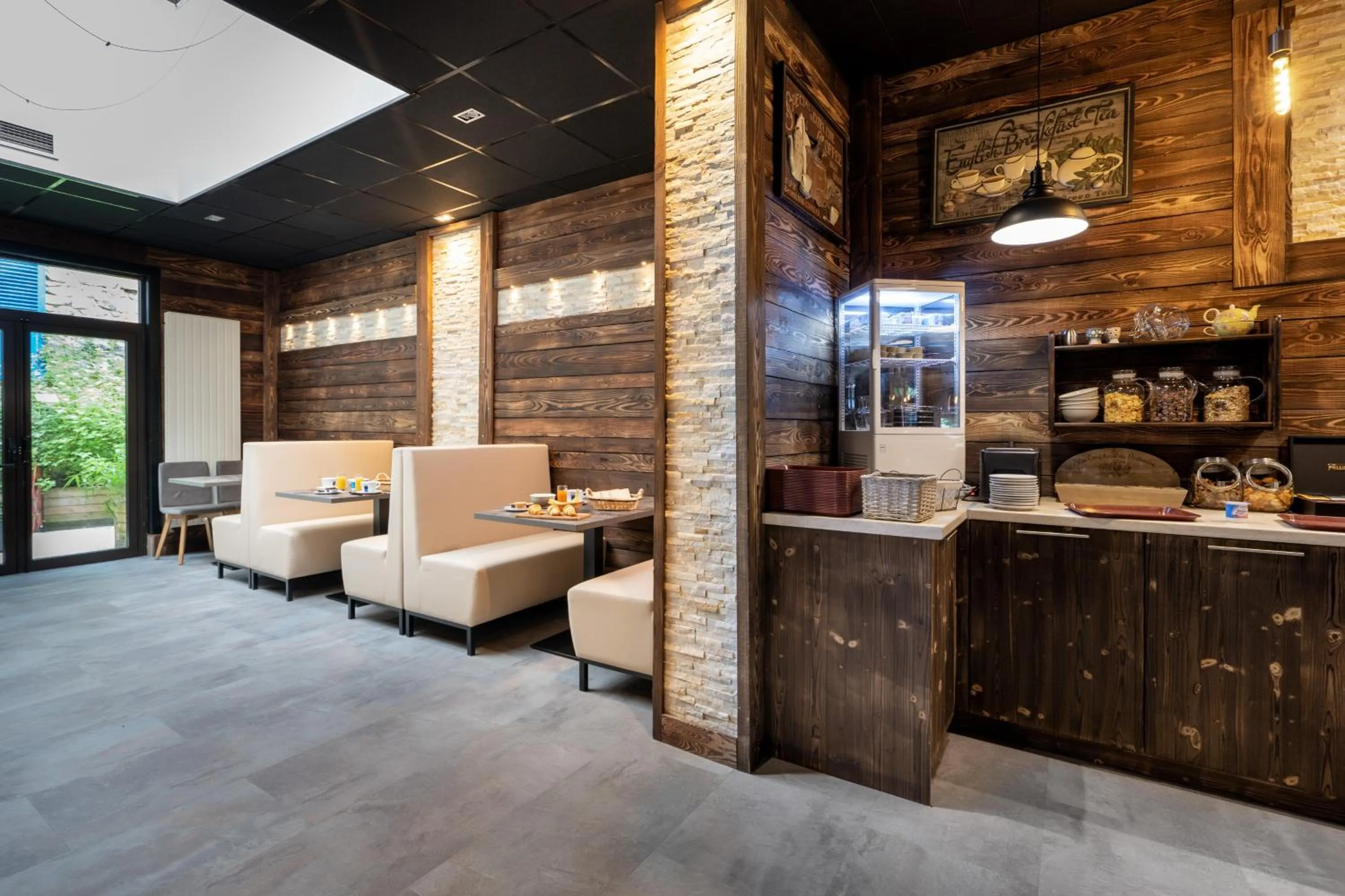 Restaurant/places to eat in Le Genève