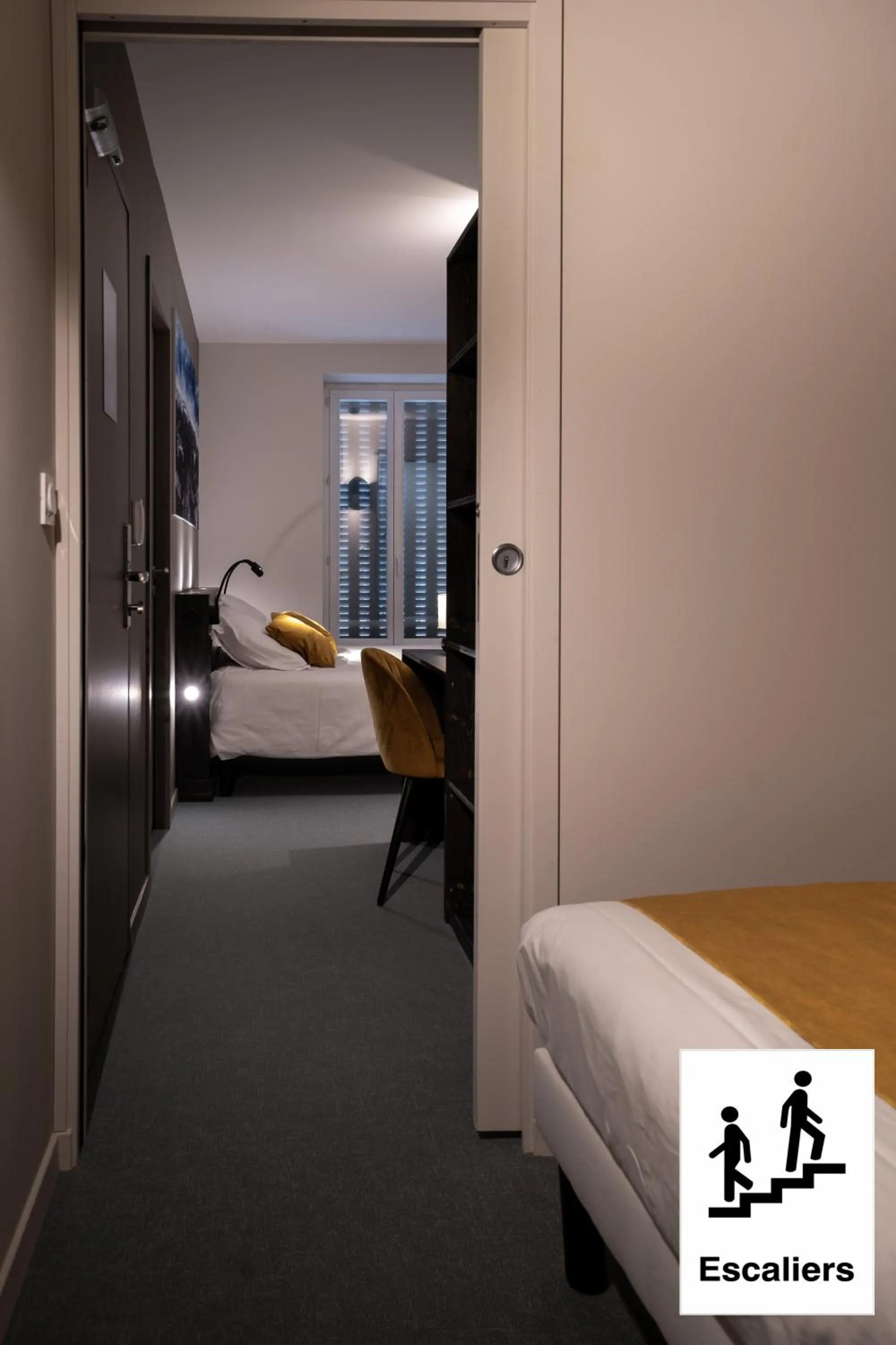 Bedroom, Bed in Le Genève