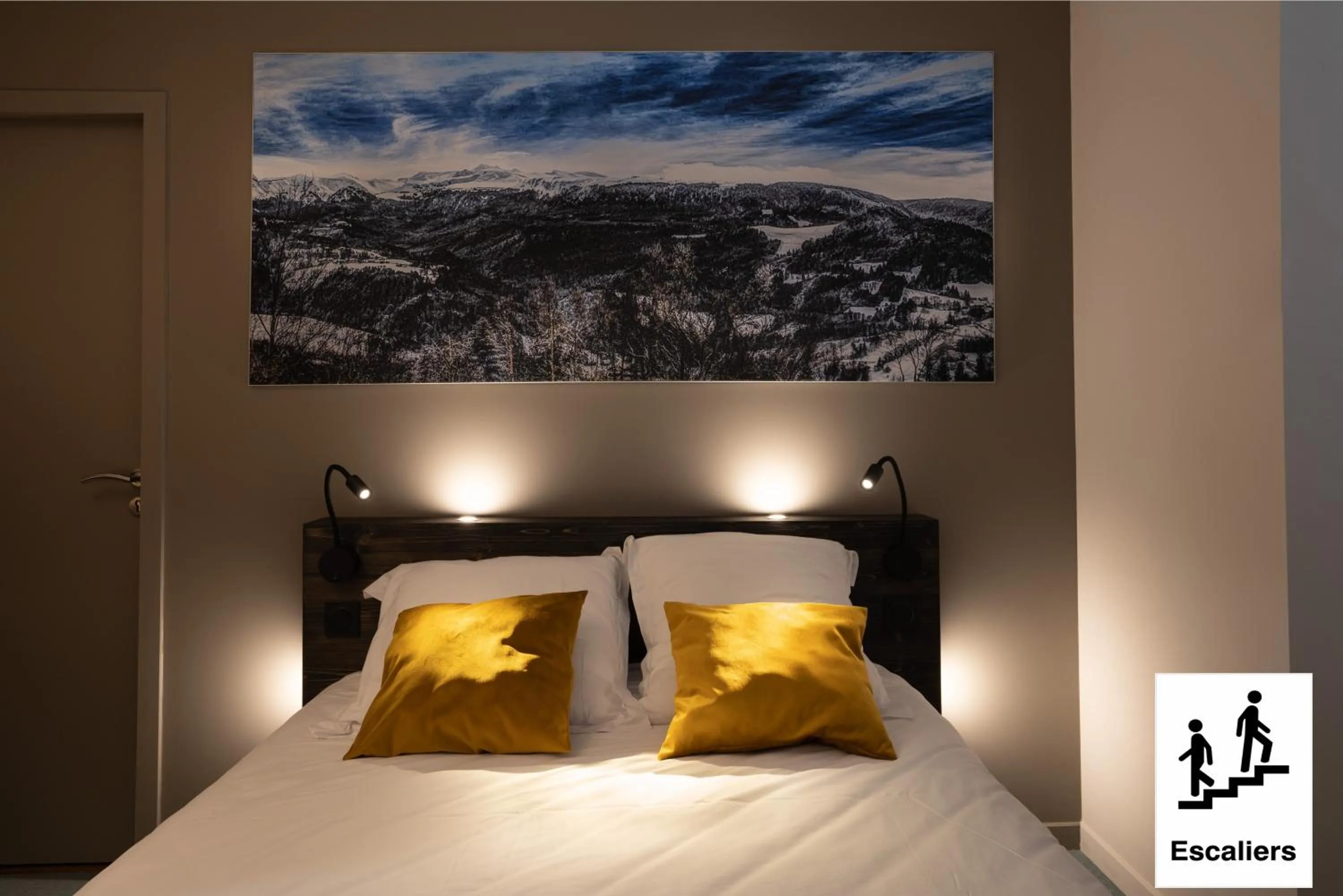 Bedroom, Bed in Le Genève