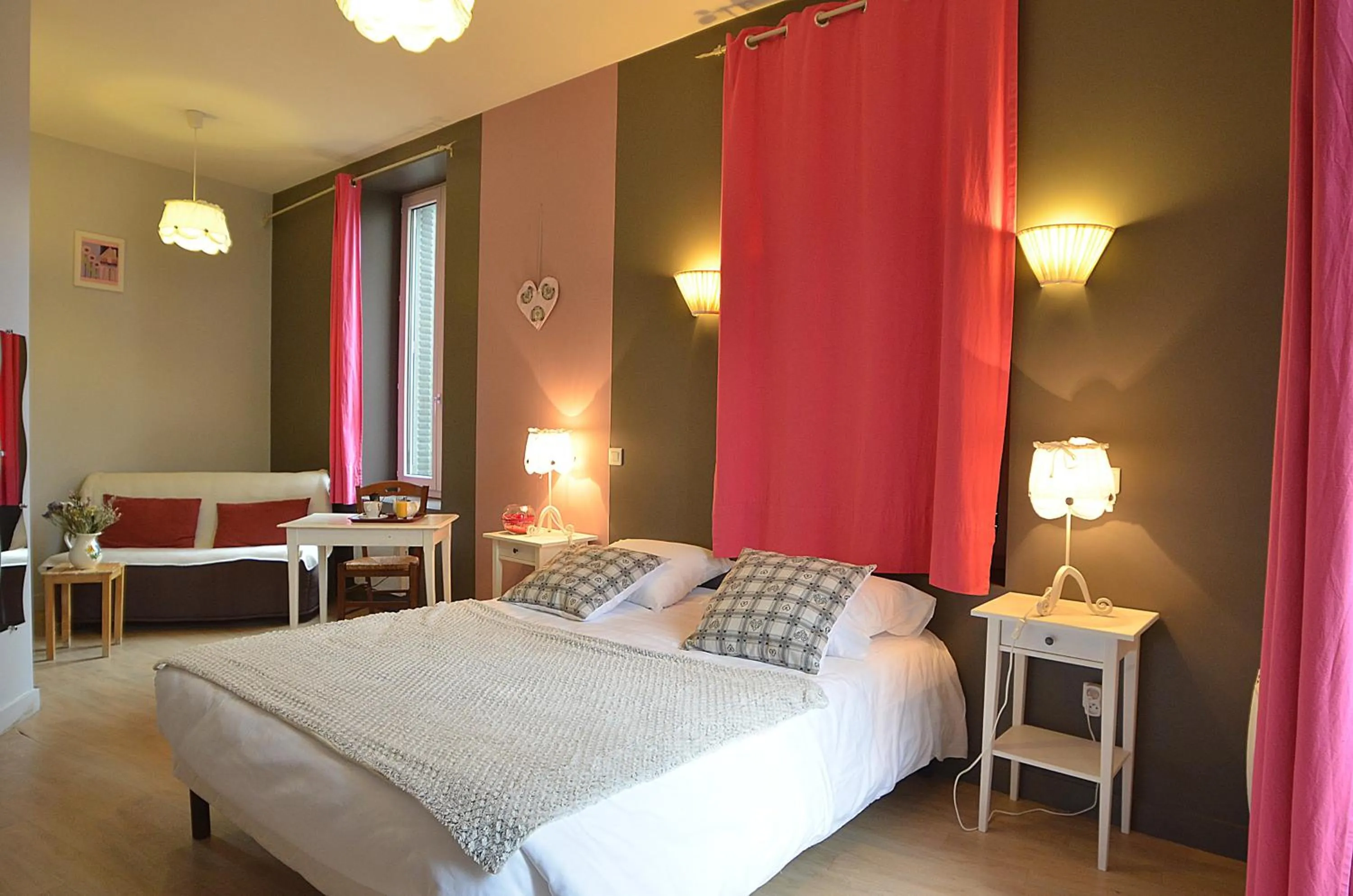 Photo of the whole room, Bed in Le Genève