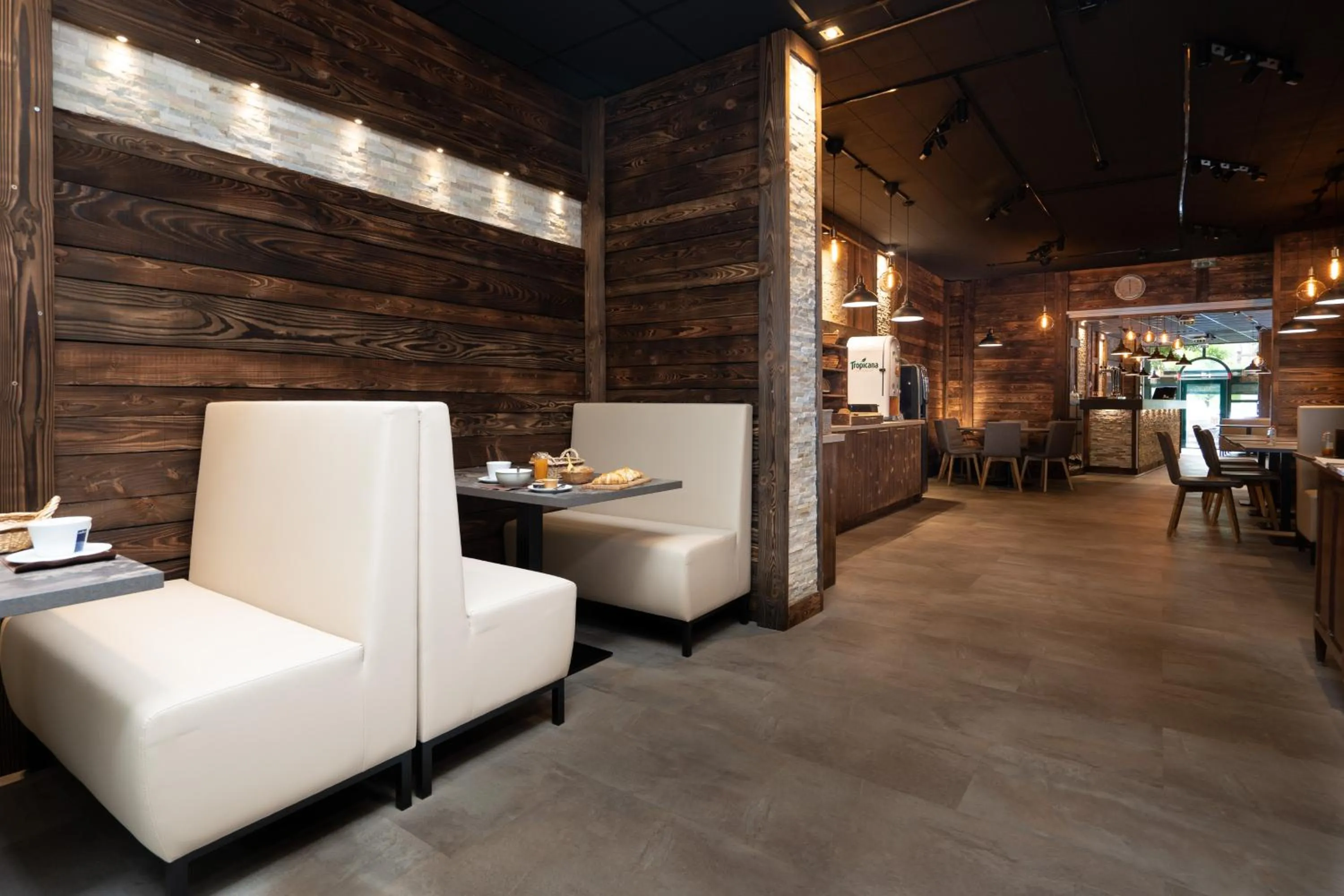 Restaurant/places to eat in Le Genève