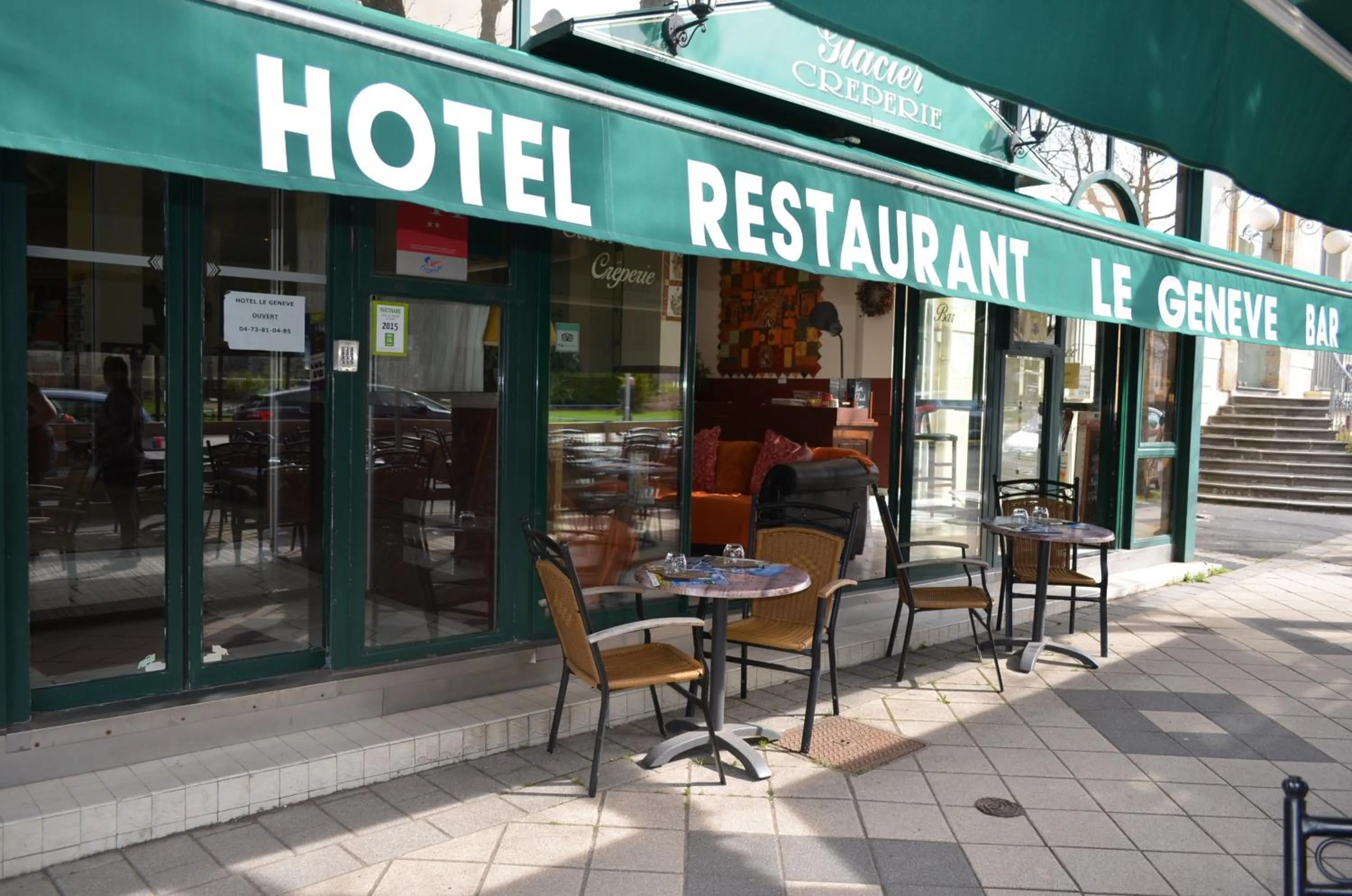 Facade/entrance in Le Genève