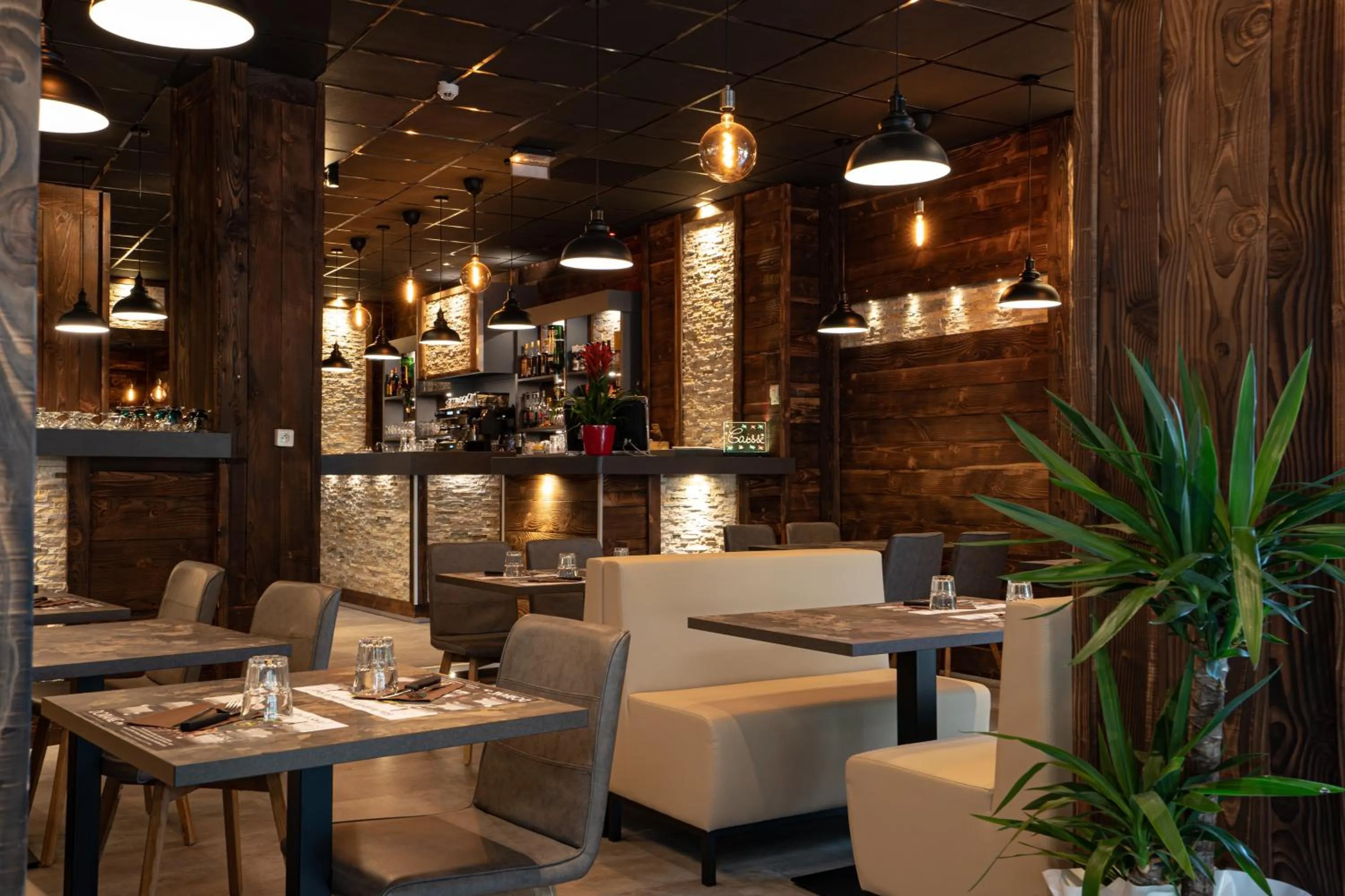 Restaurant/places to eat in Le Genève