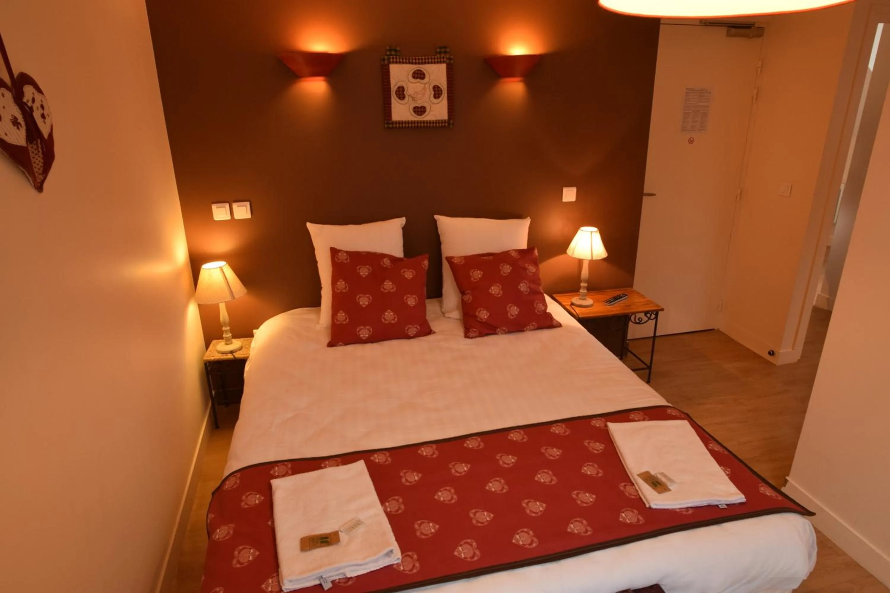 Photo of the whole room, Bed in Le Genève