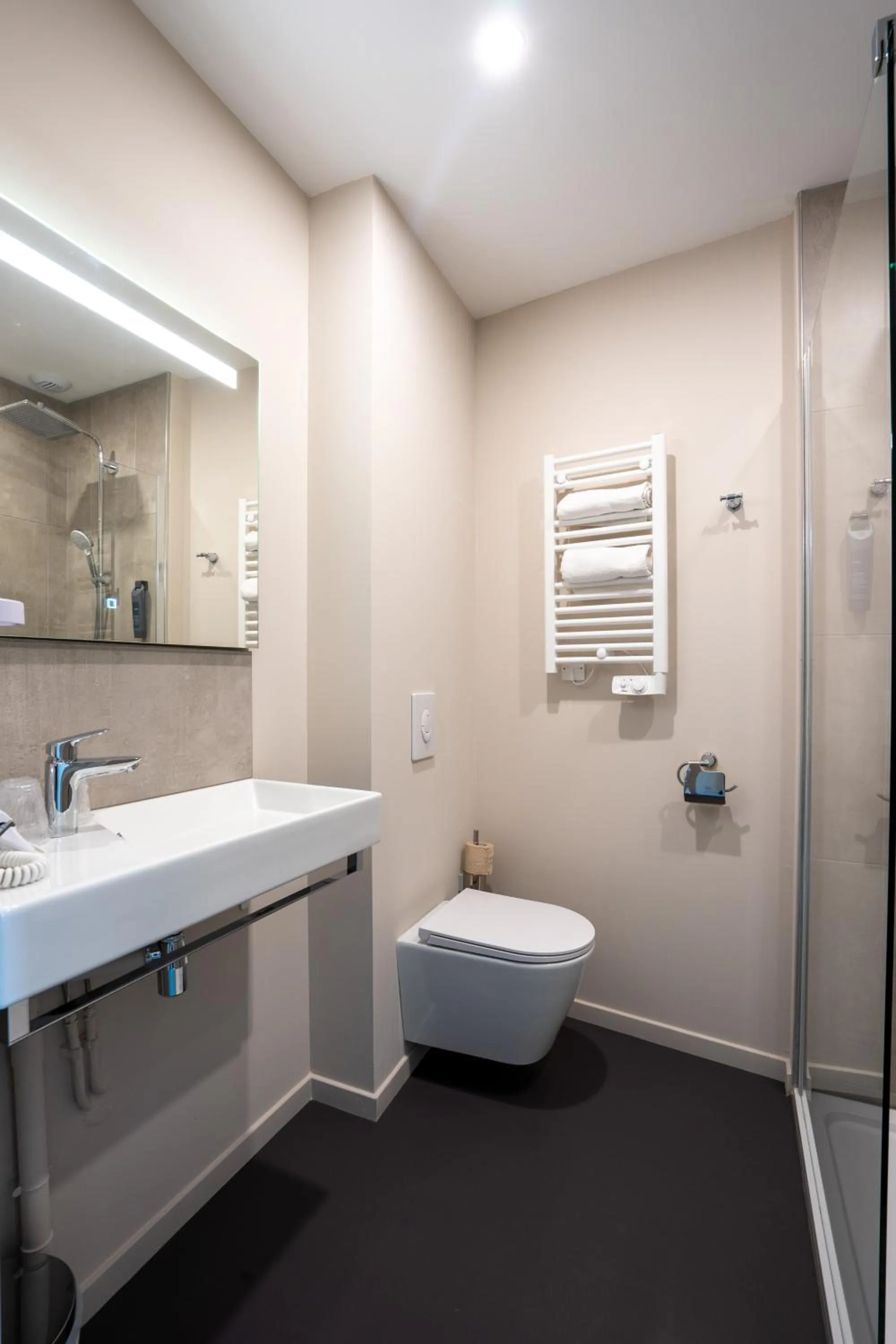 Bathroom in Le Genève