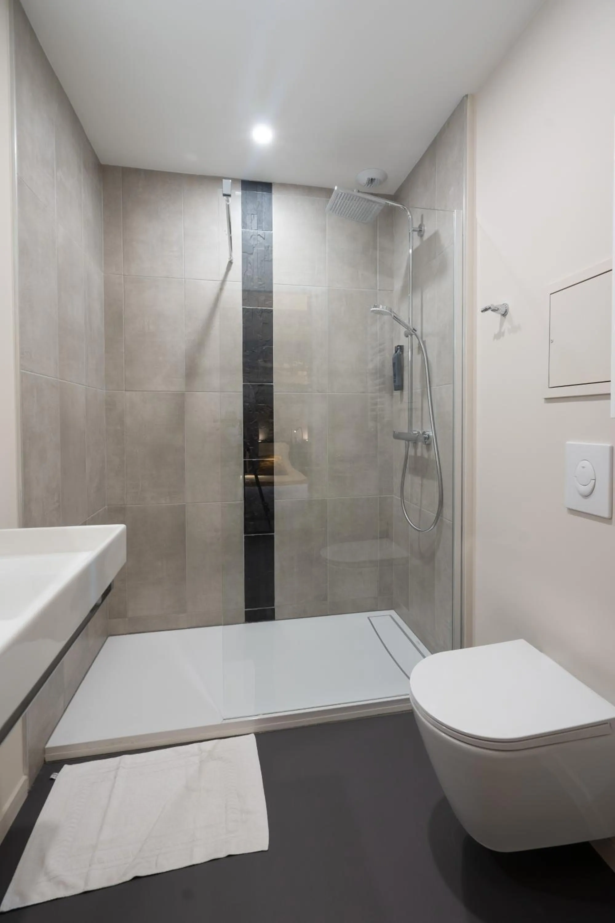 Bathroom in Le Genève