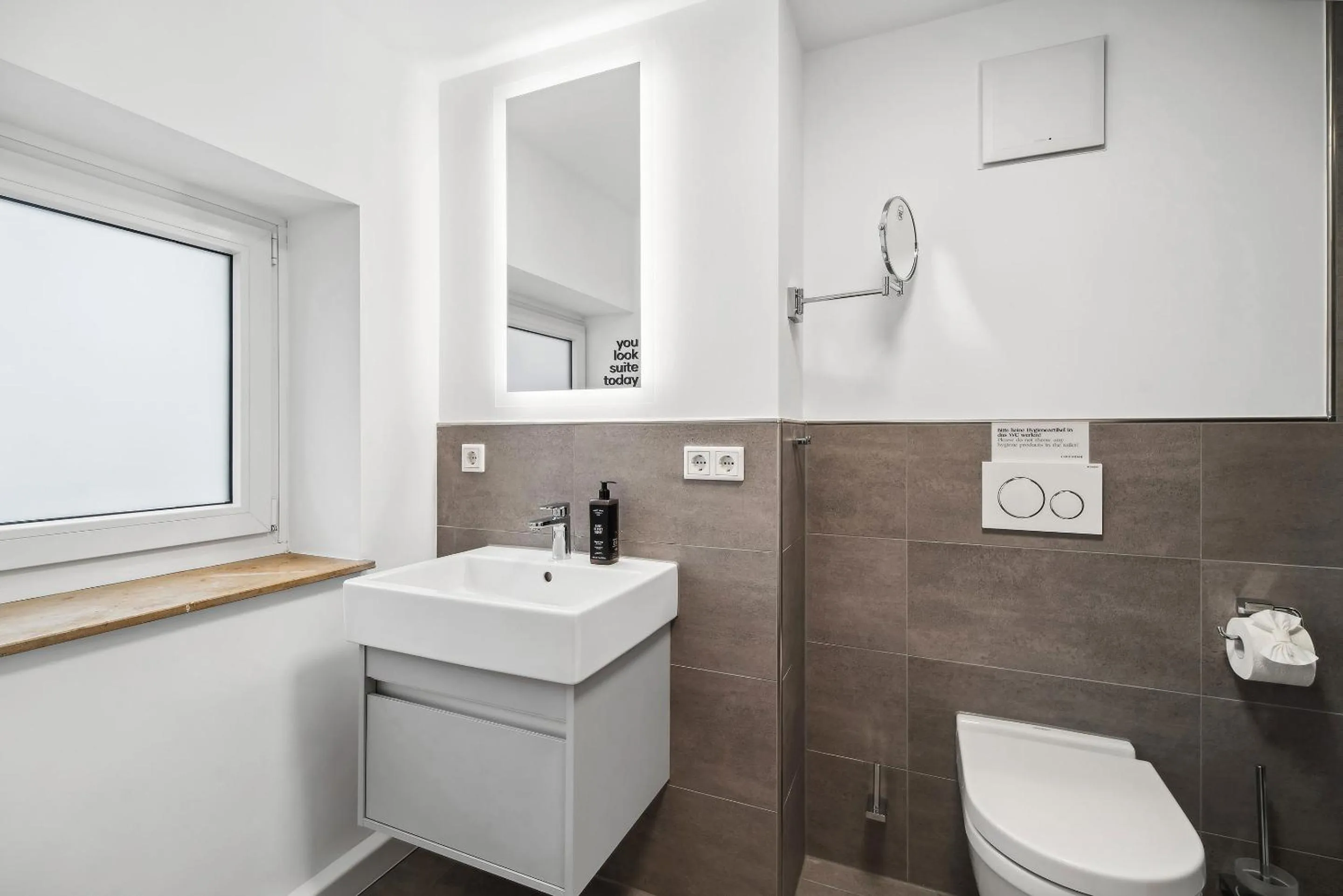 Toilet in Limehome Kassel Wilhelmsstraße