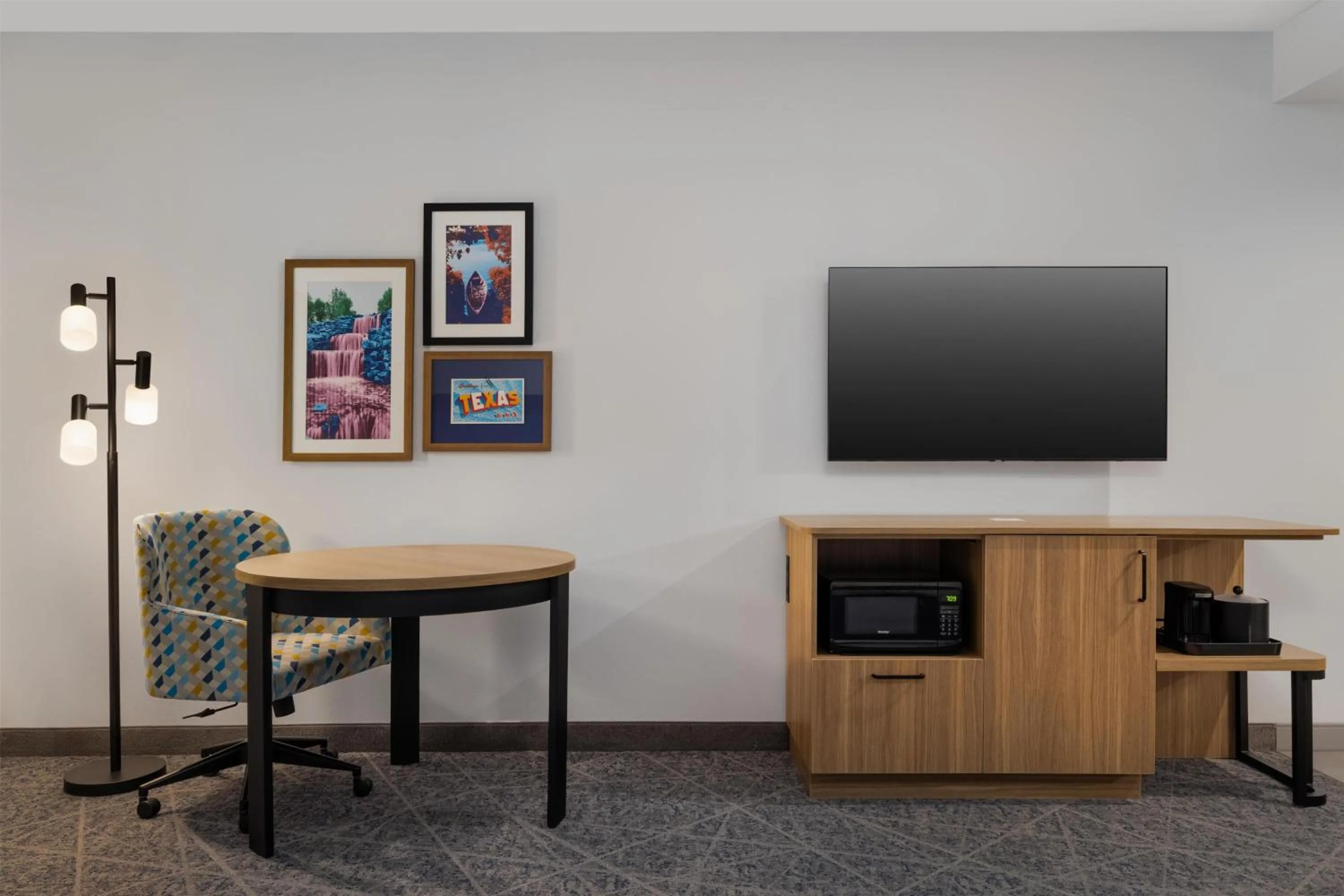 Bedroom in Hampton Inn By Hilton Wichita Falls North