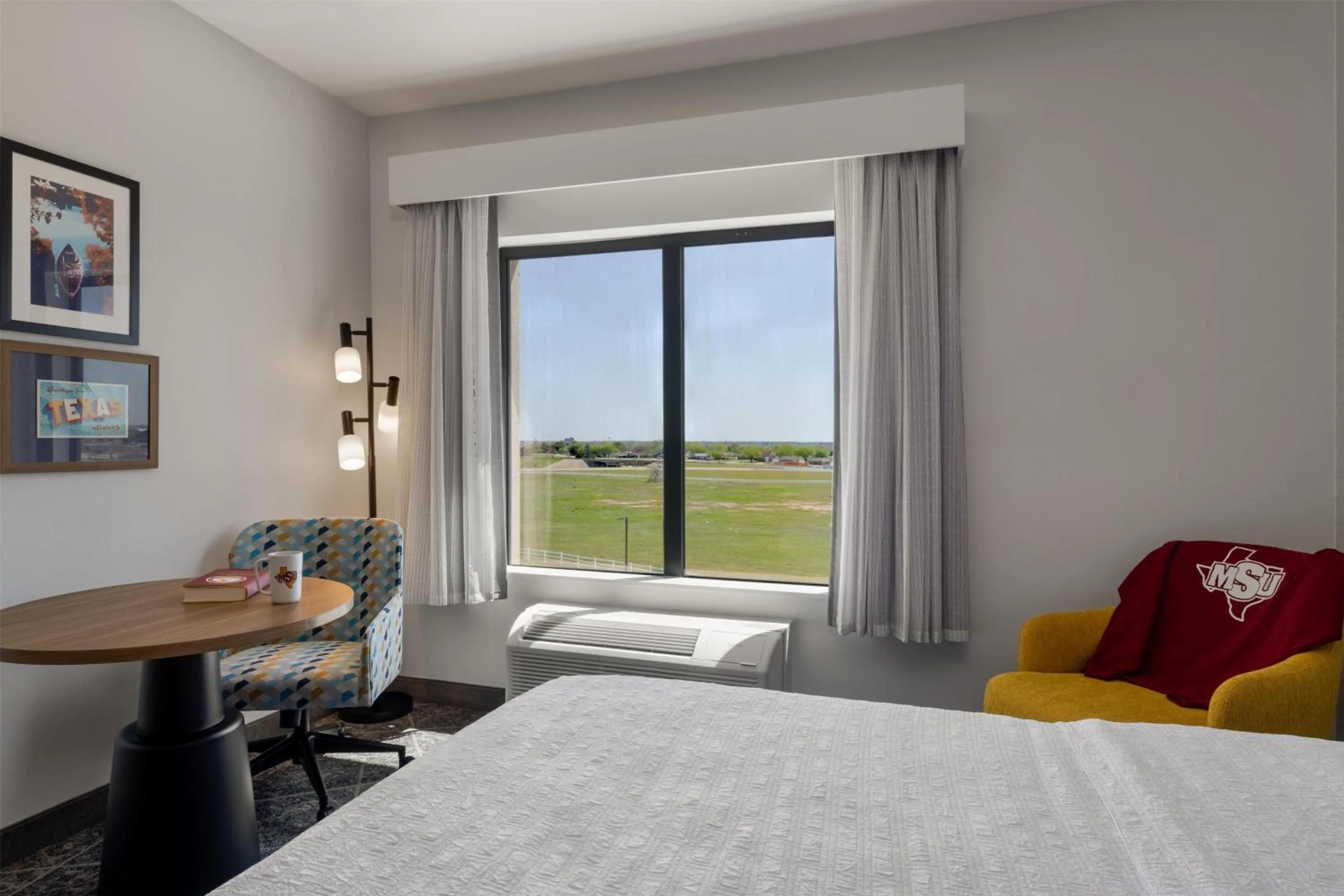 Bedroom, Bed in Hampton Inn By Hilton Wichita Falls North