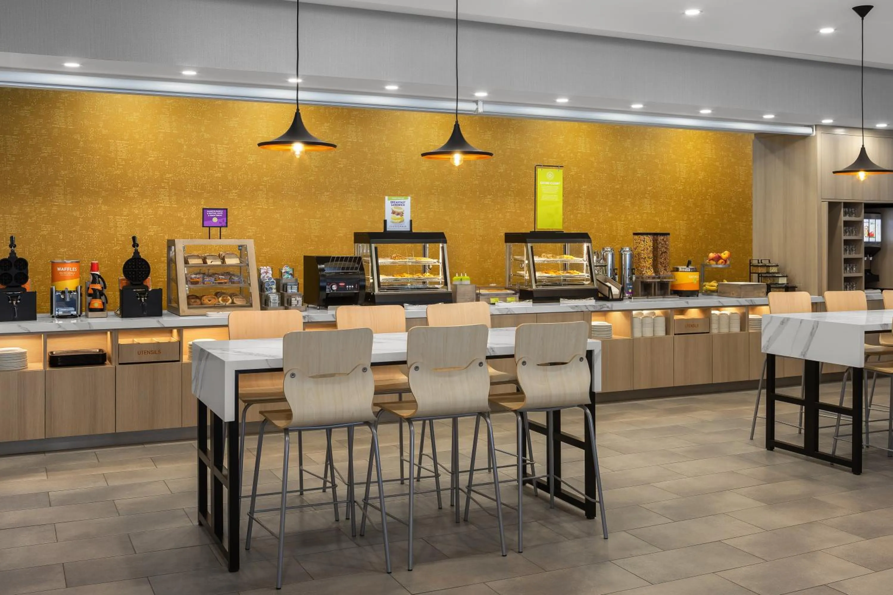 Breakfast in Home2 Suites By Hilton Woodstock On