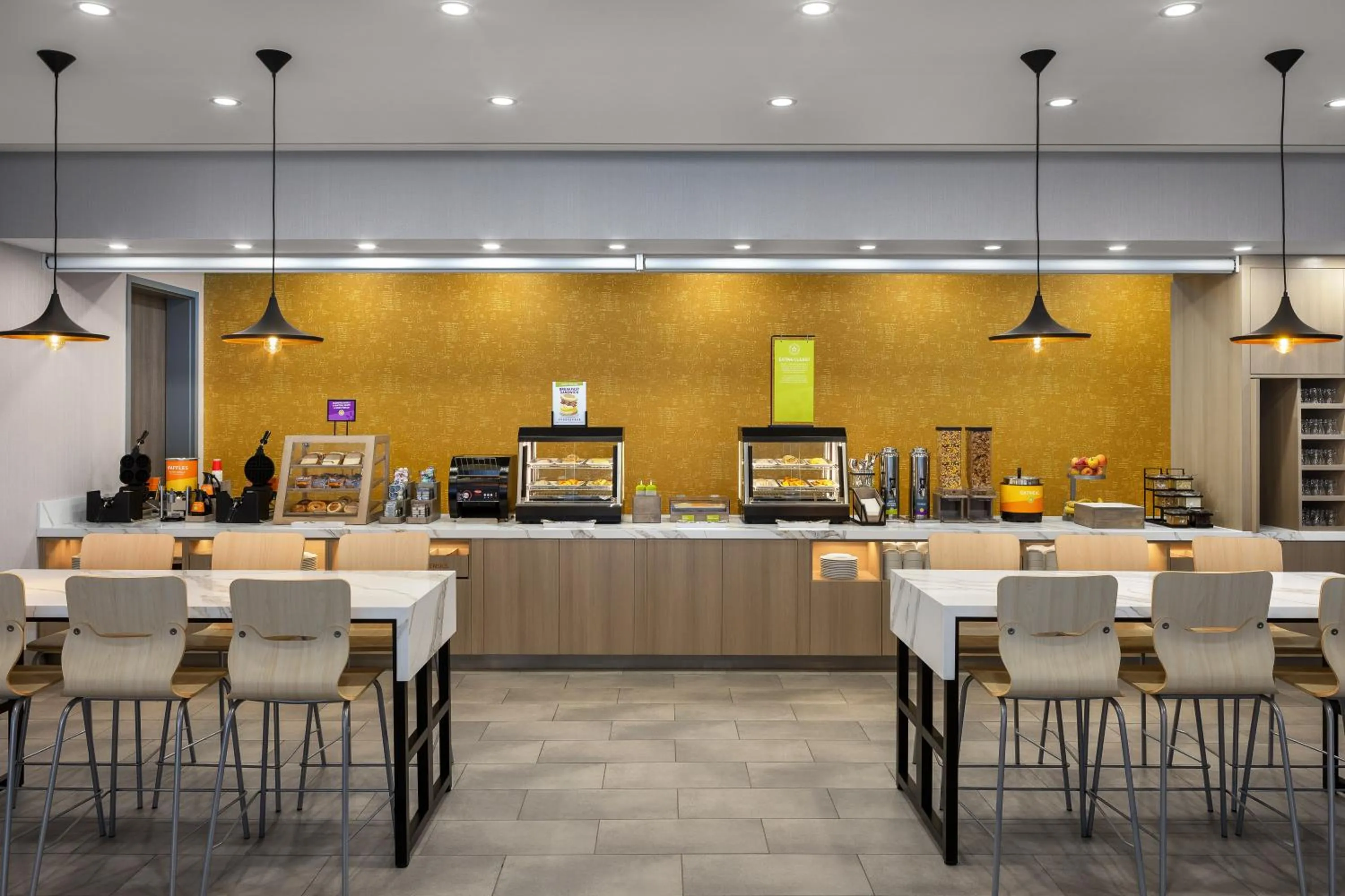 Breakfast in Home2 Suites By Hilton Woodstock On